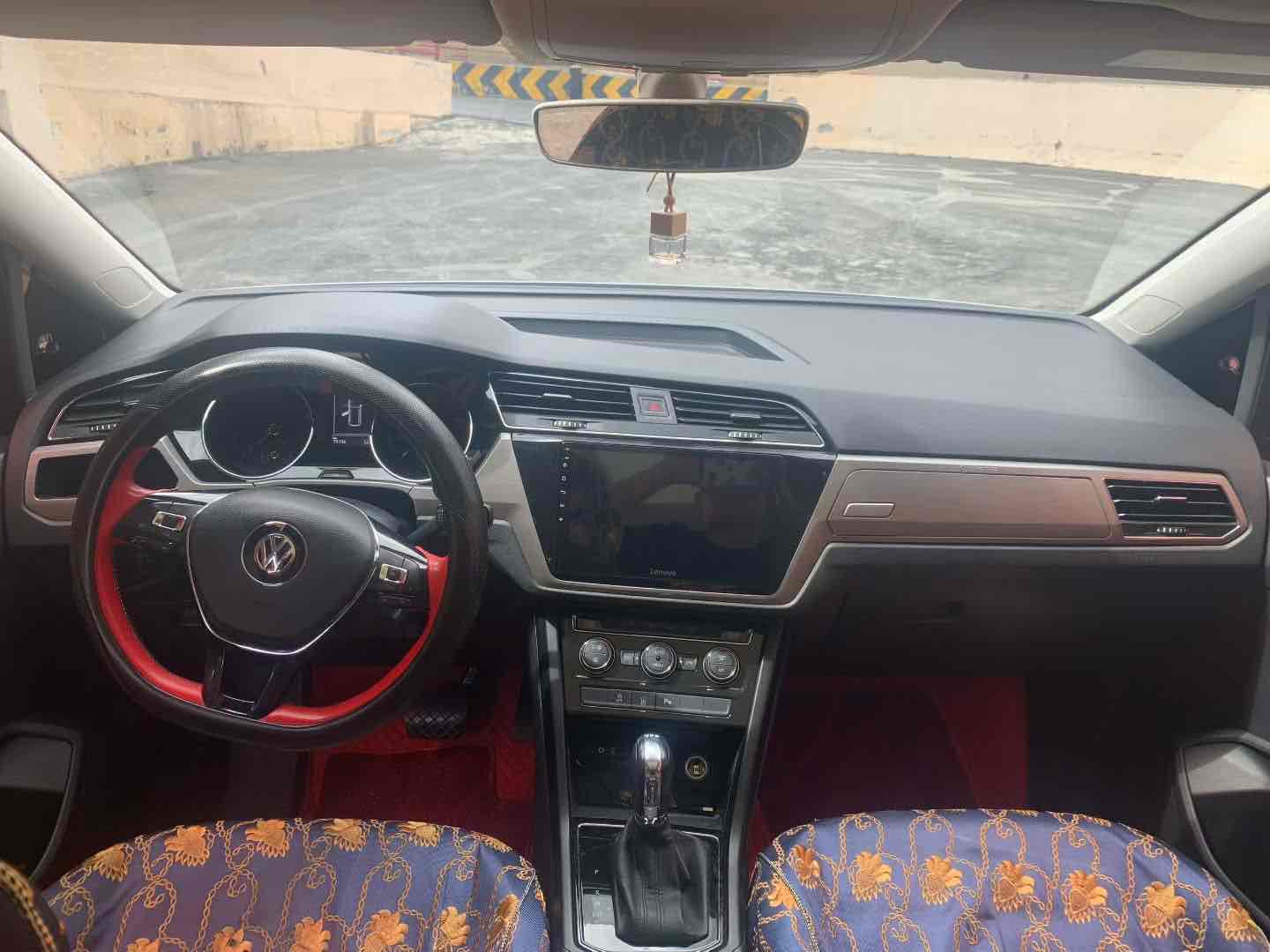 Volkswagen Touran 2019 car image #5