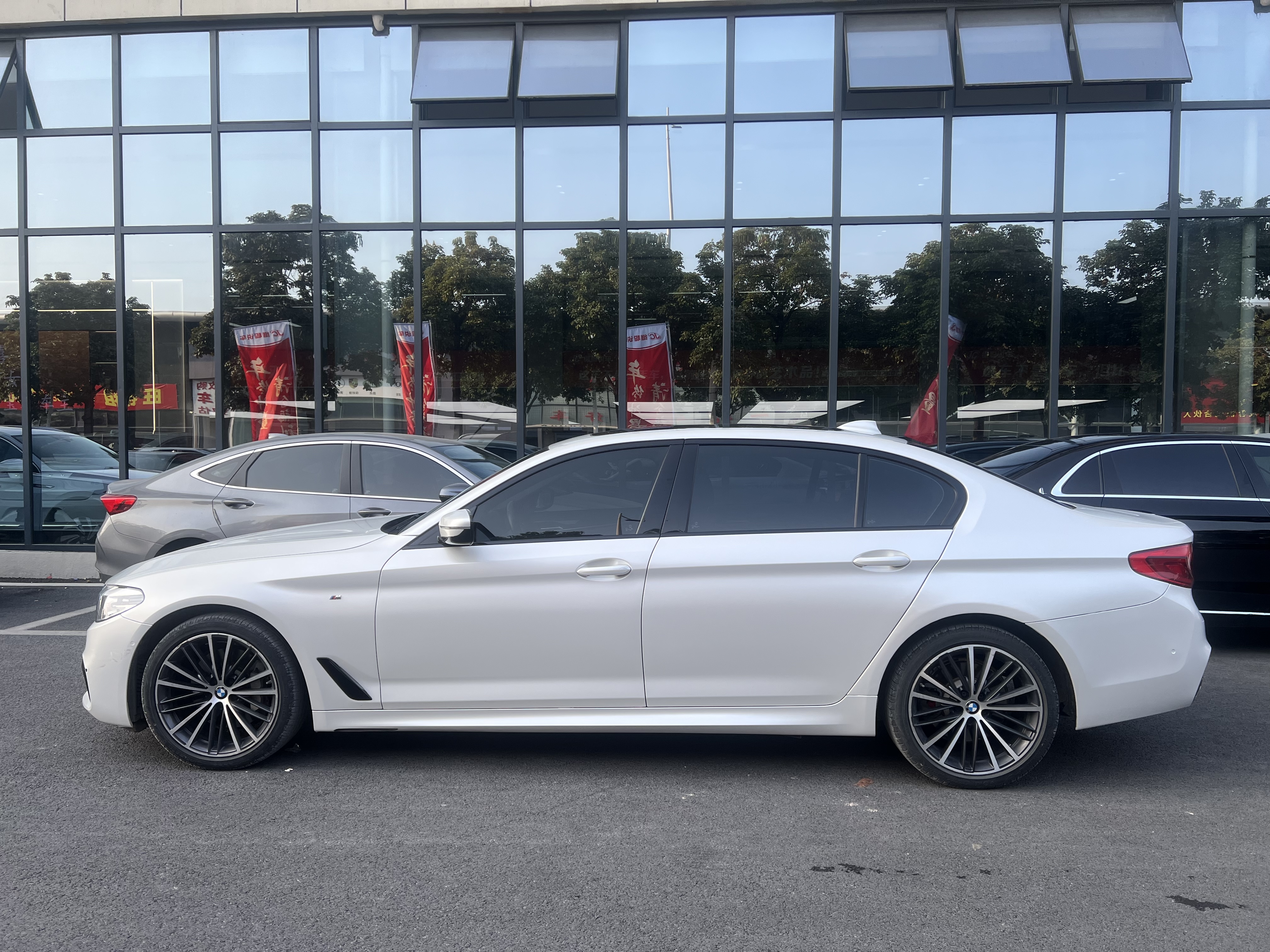 BMW 5 Series 2019 car image #5