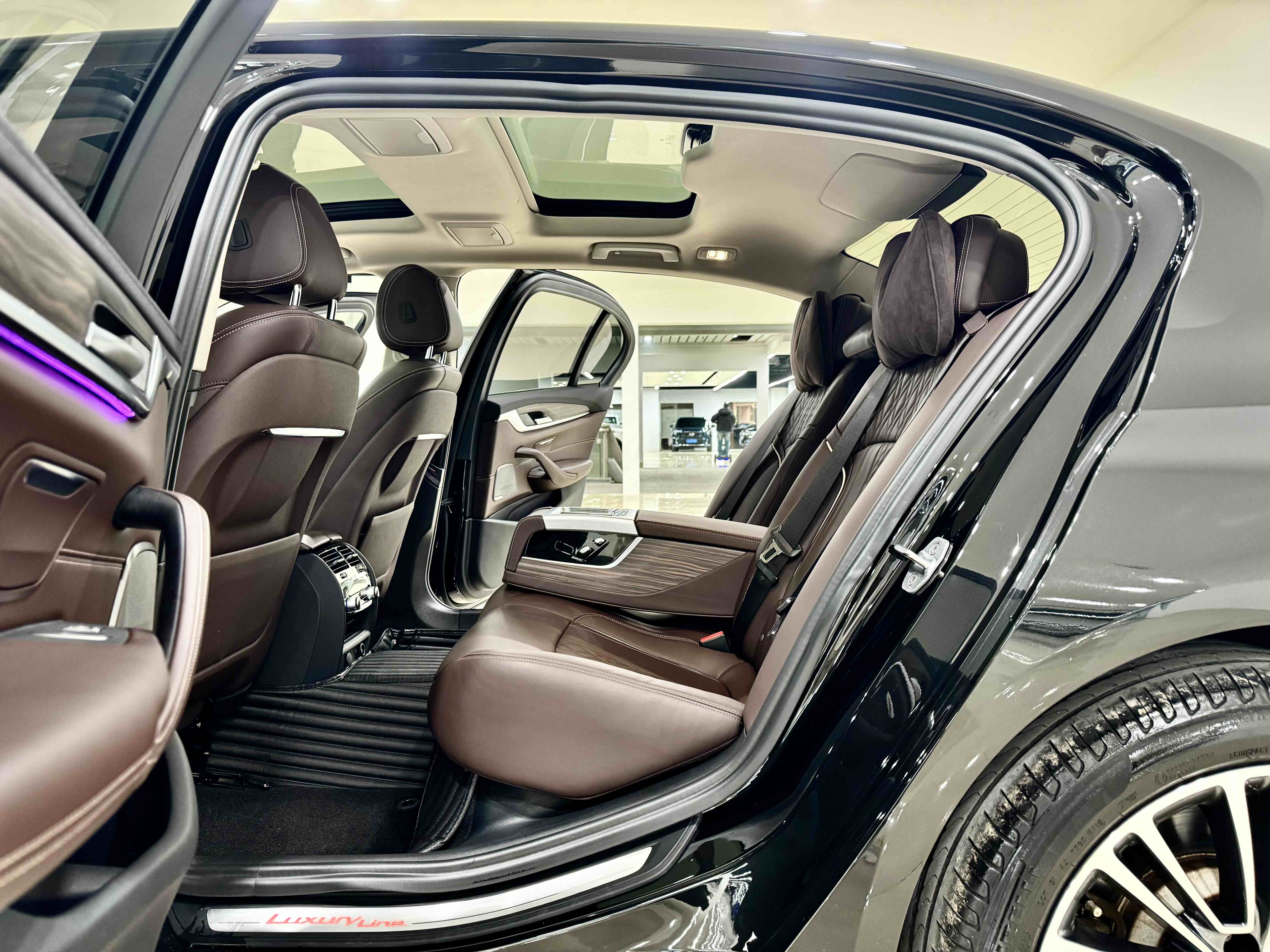 BMW 5 Series 2019 car image #5