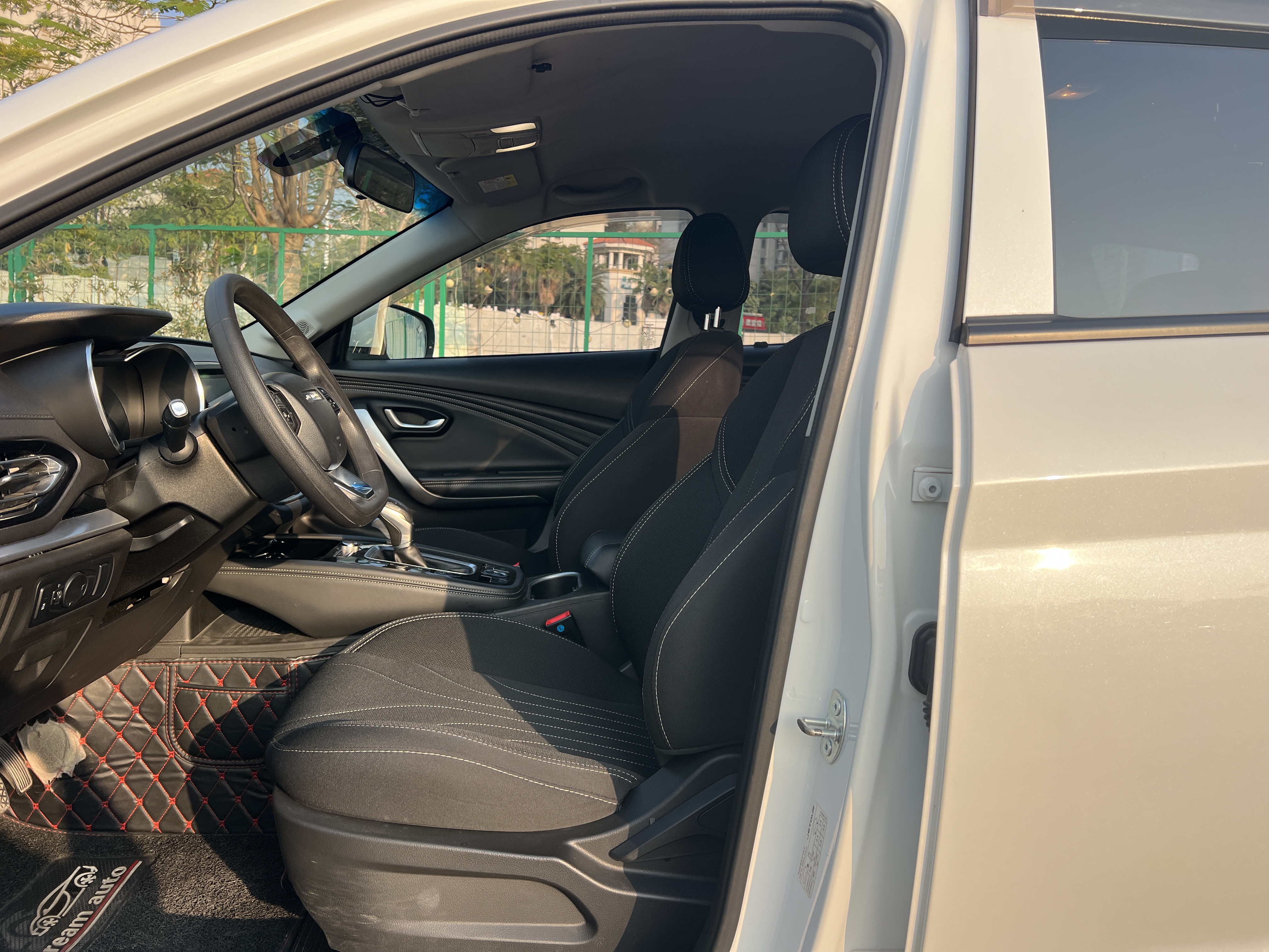 X70 2019 car image #5