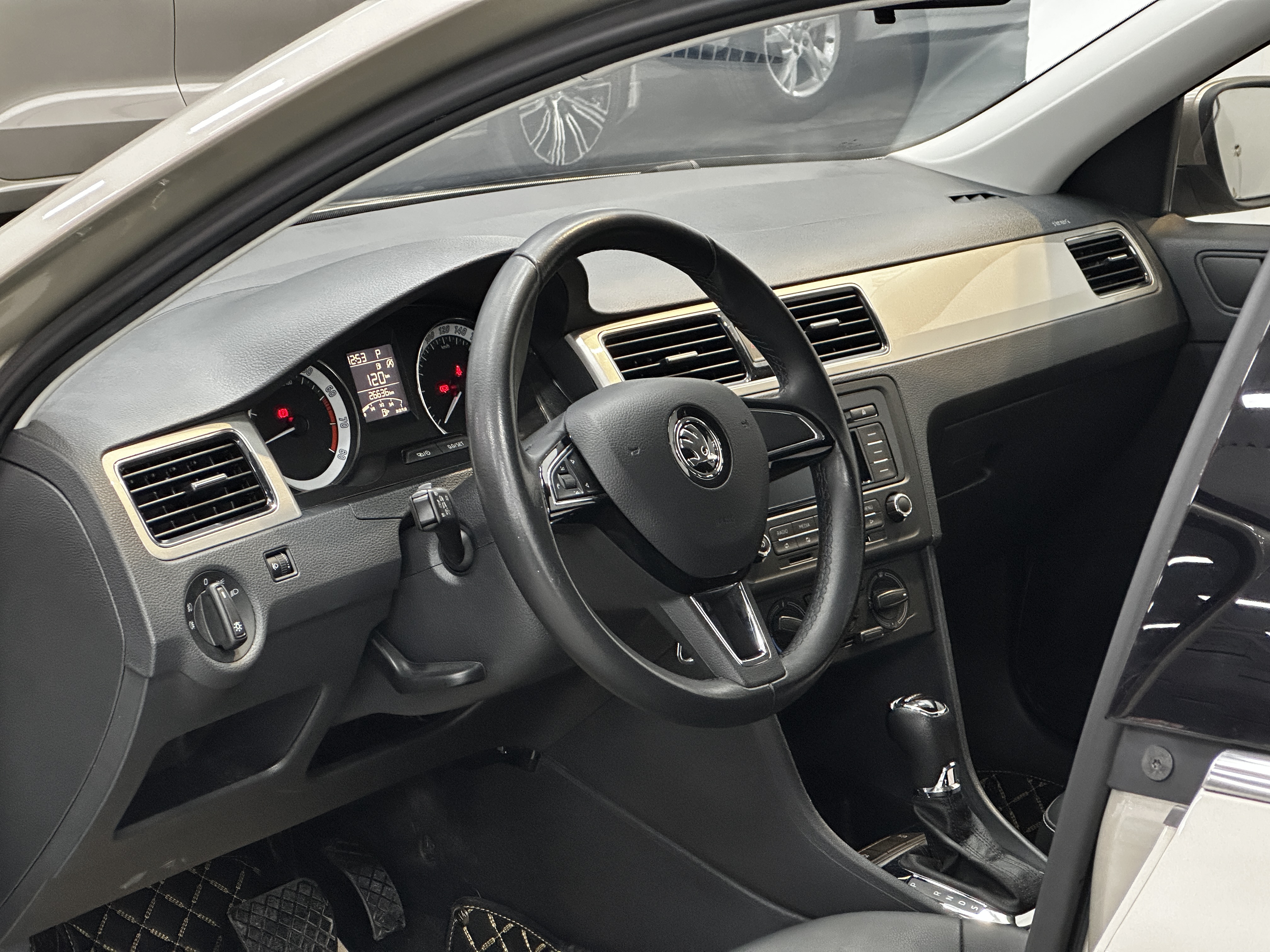 Skoda Rapid 2019 #5 Skoda Rapid 2019 car image #5