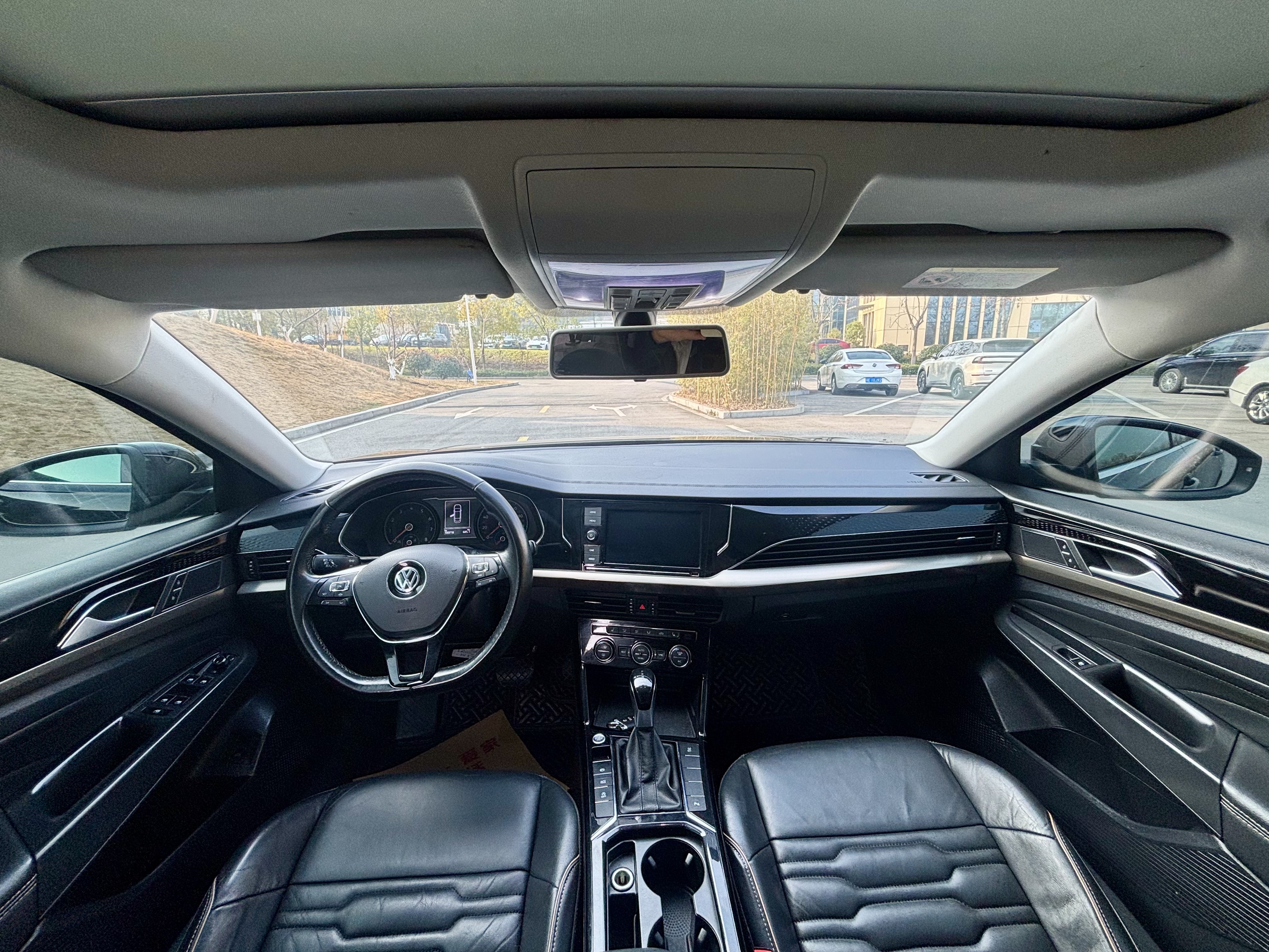 Volkswagen 2019 car image #5