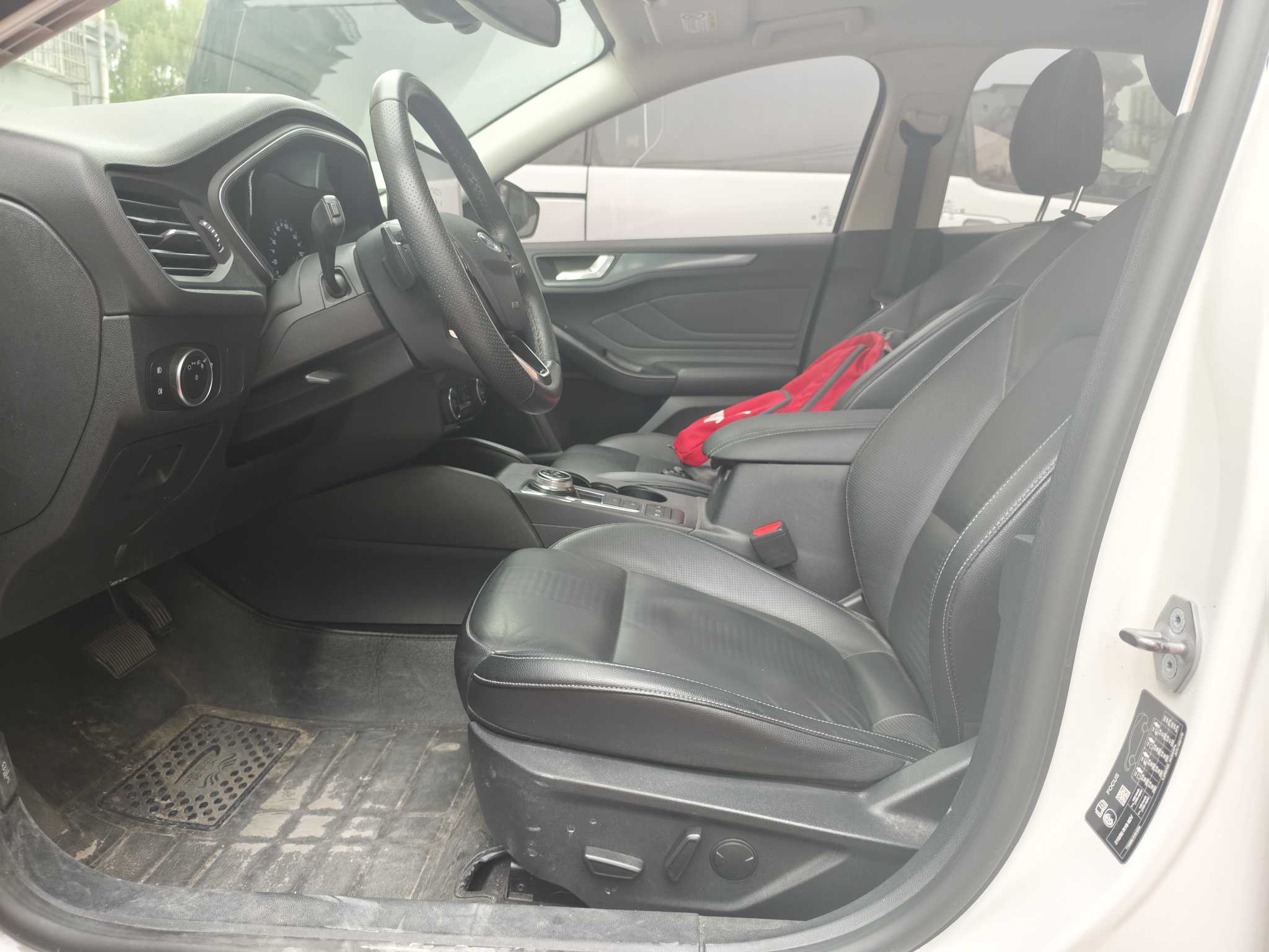 Ford Focus Active 2019 car image #5