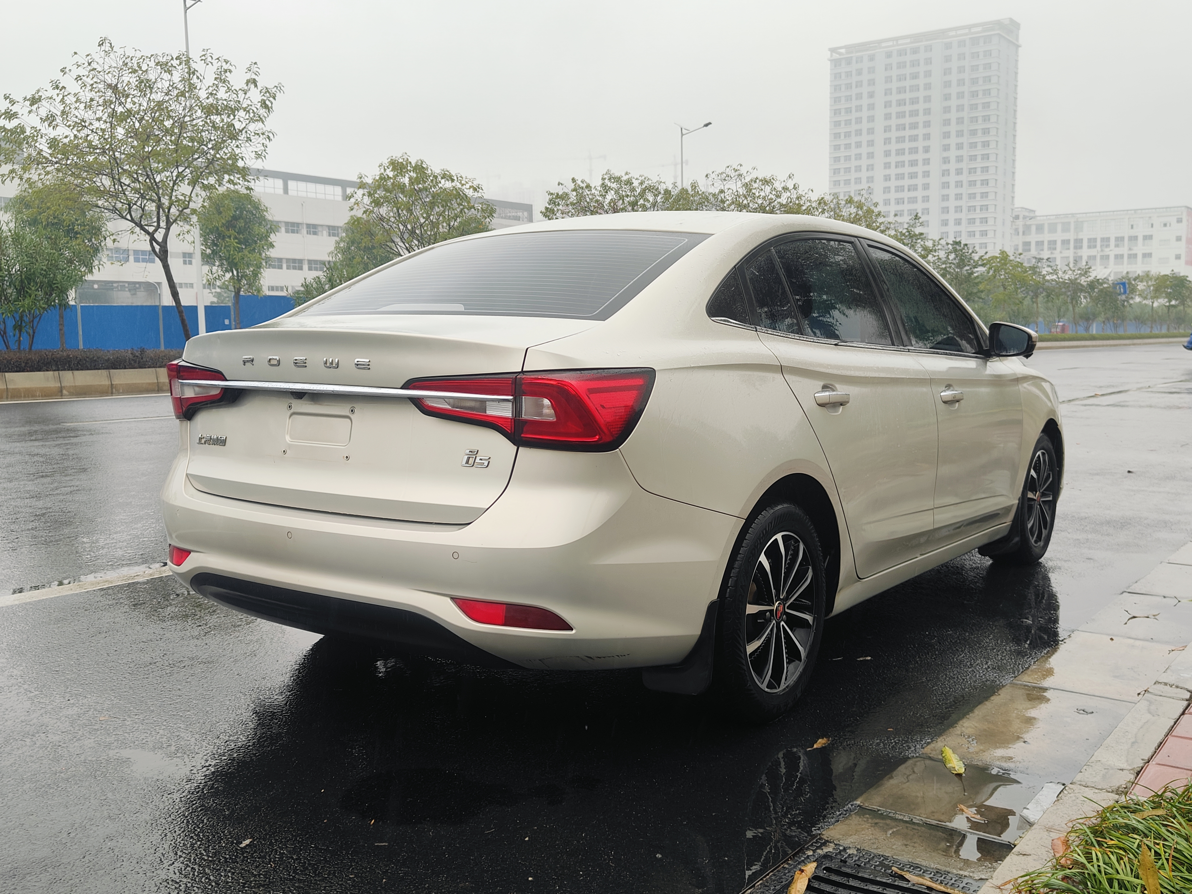 Roewe i5 2020 #5 Roewe i5 2020 car image #5