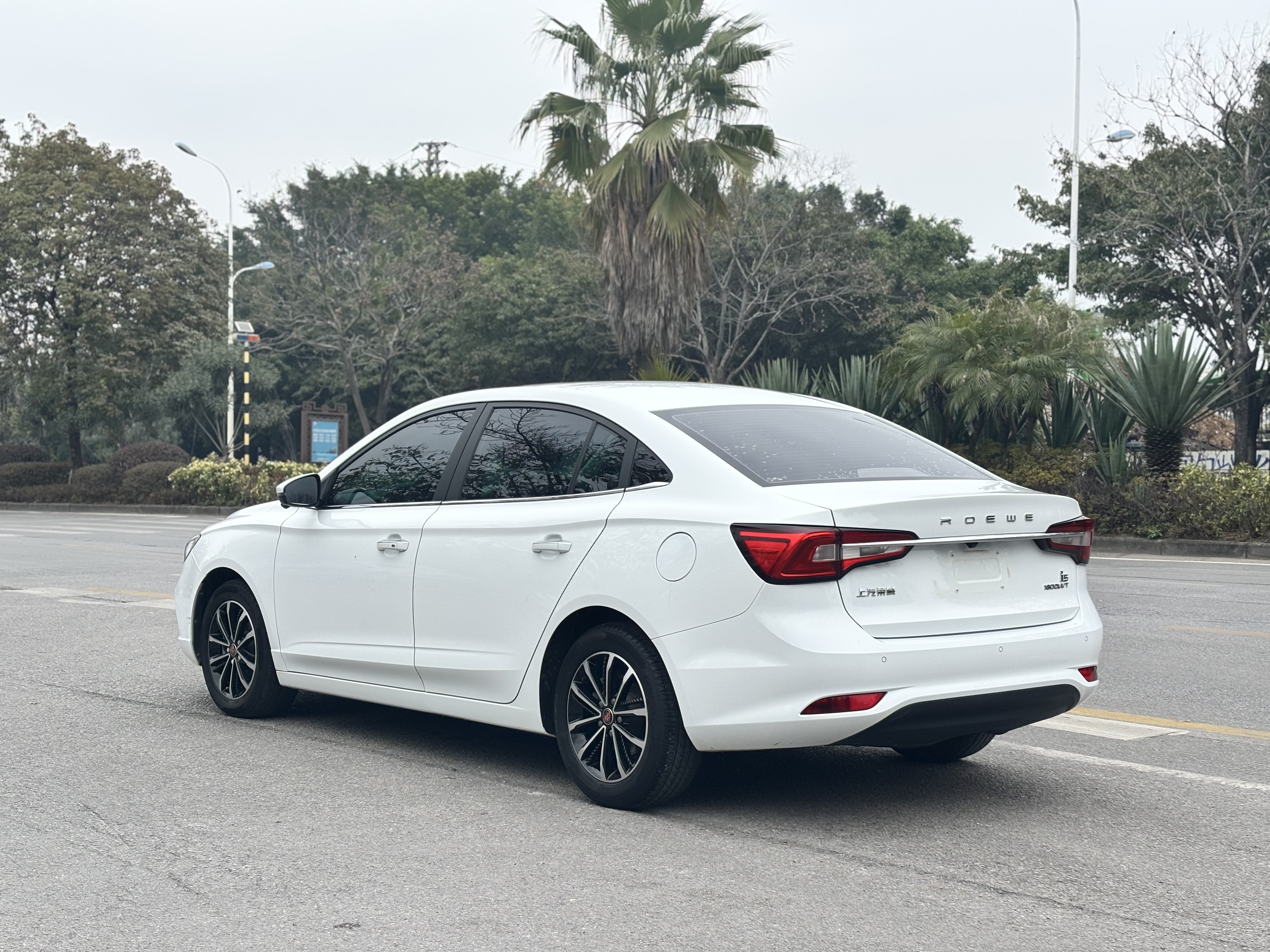 Roewe i5 2021 #5 Roewe i5 2021 car image #5