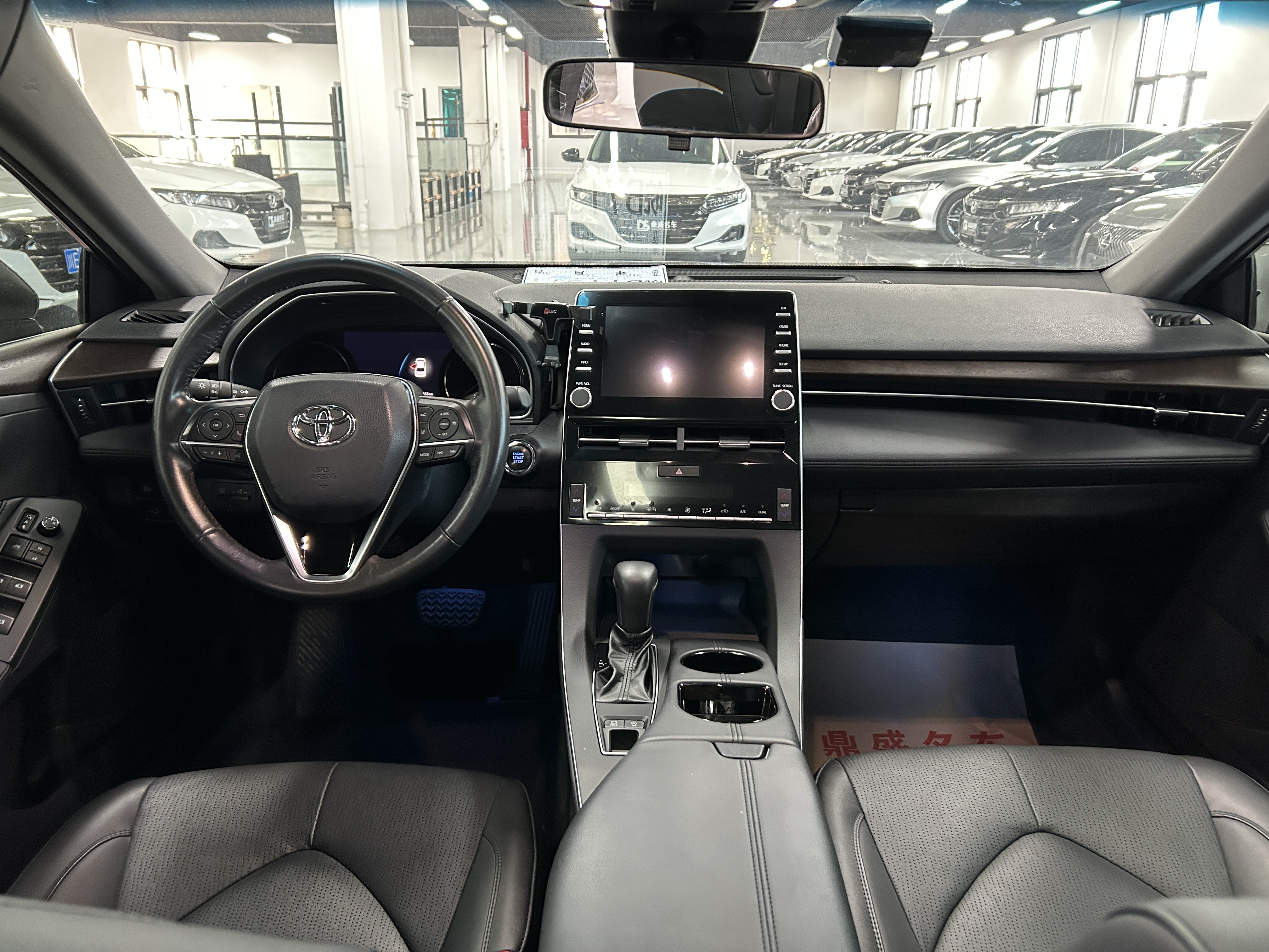 Toyota Avalon 2020 car image #5