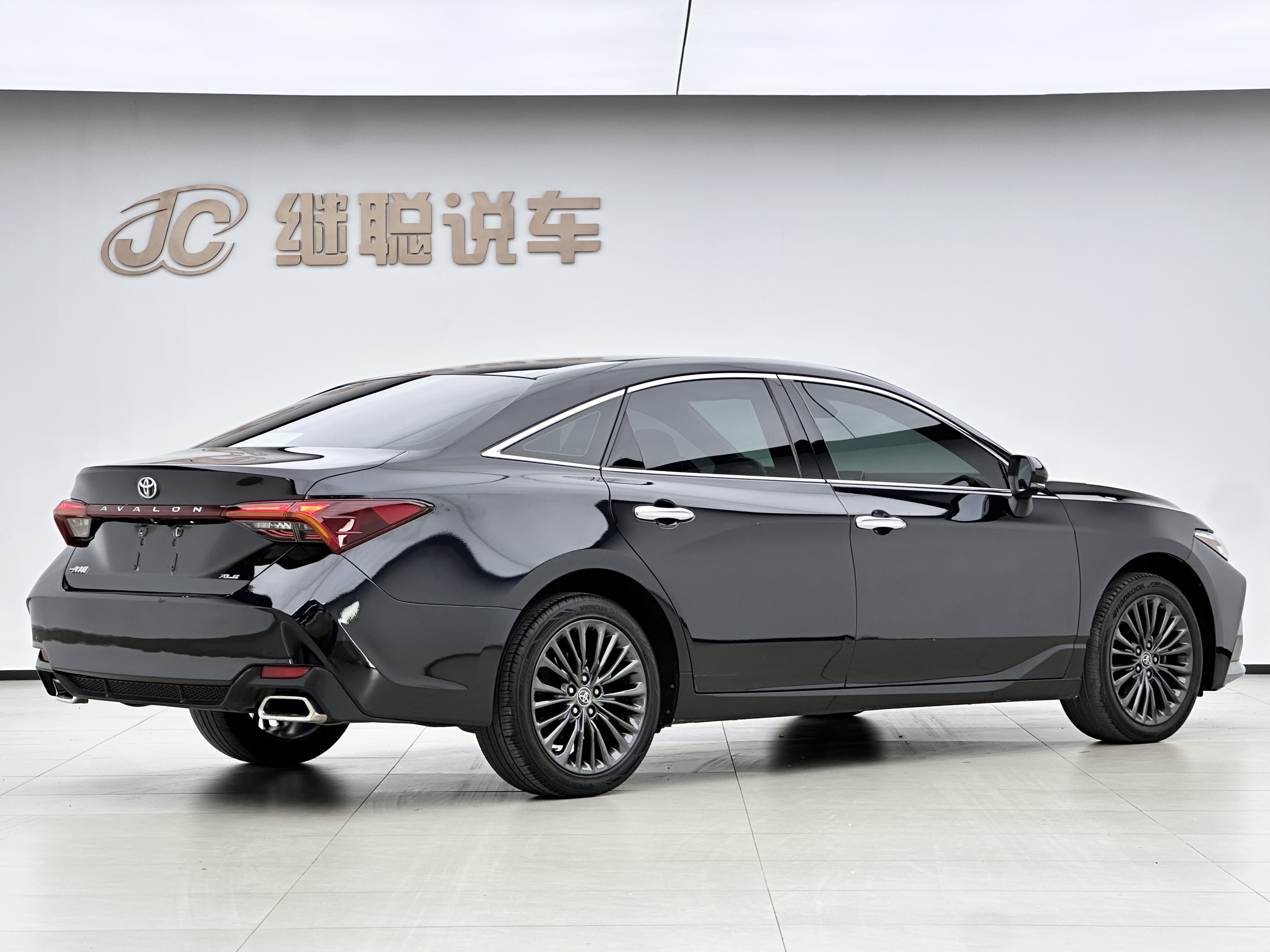 Toyota Avalon 2021 car image #5
