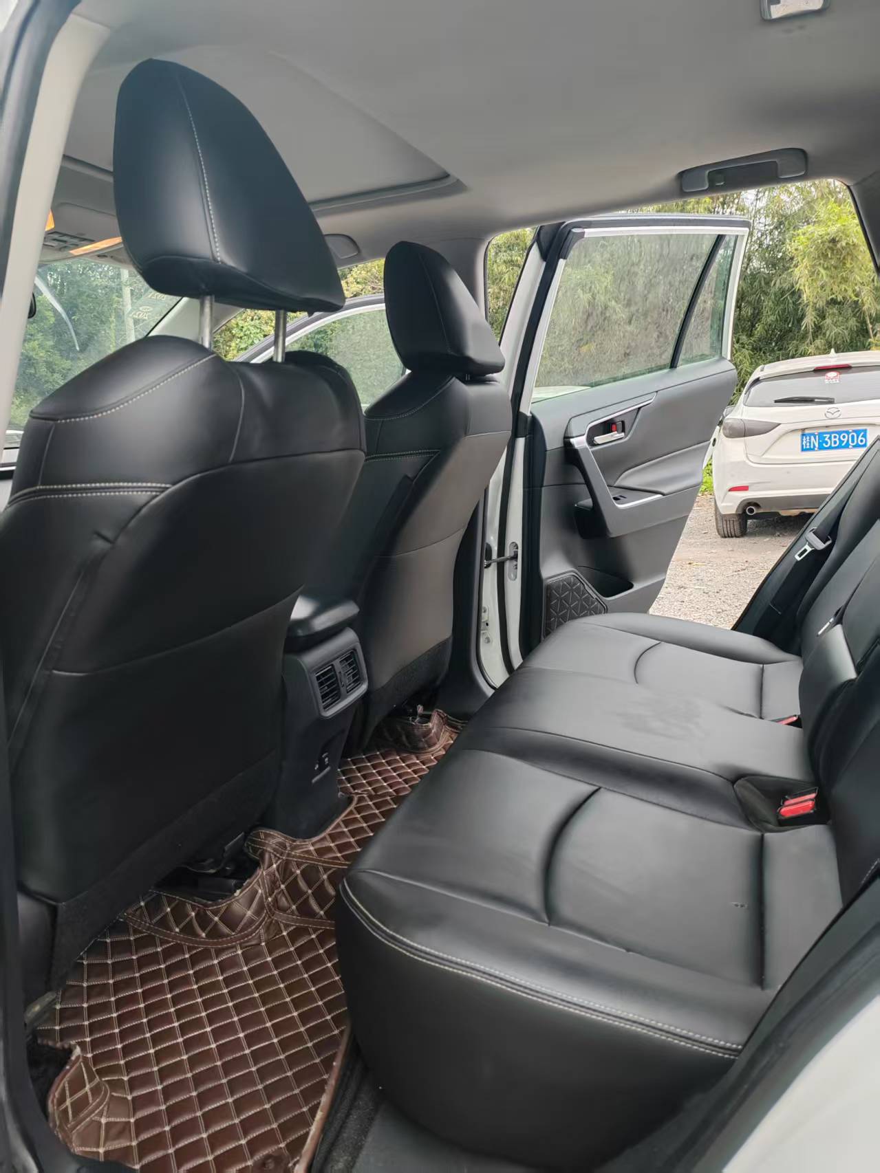 Toyota RAV4 2019 car image #5