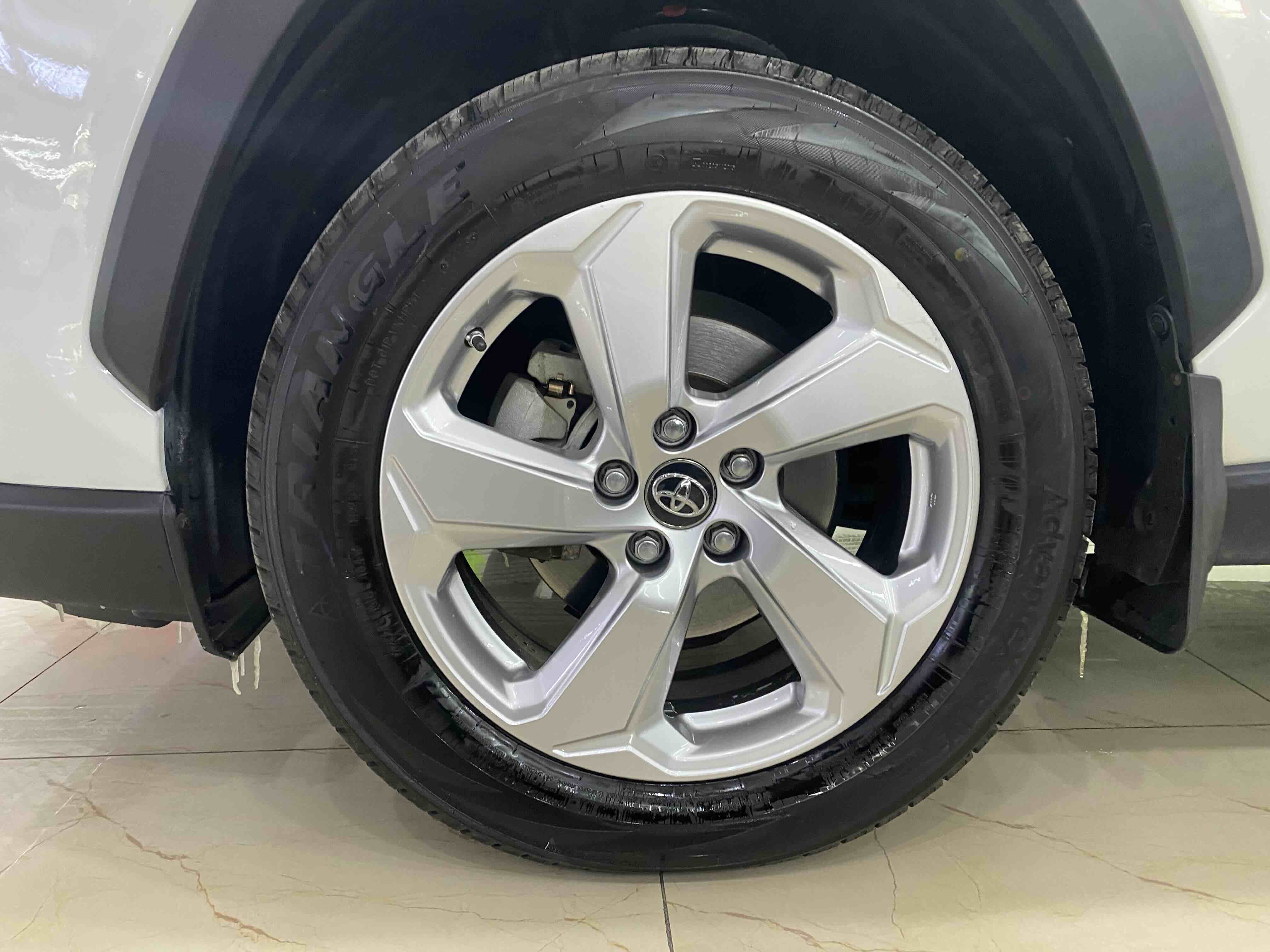 Toyota RAV4 2020 #5 Toyota RAV4 2020 immagine di auto #5