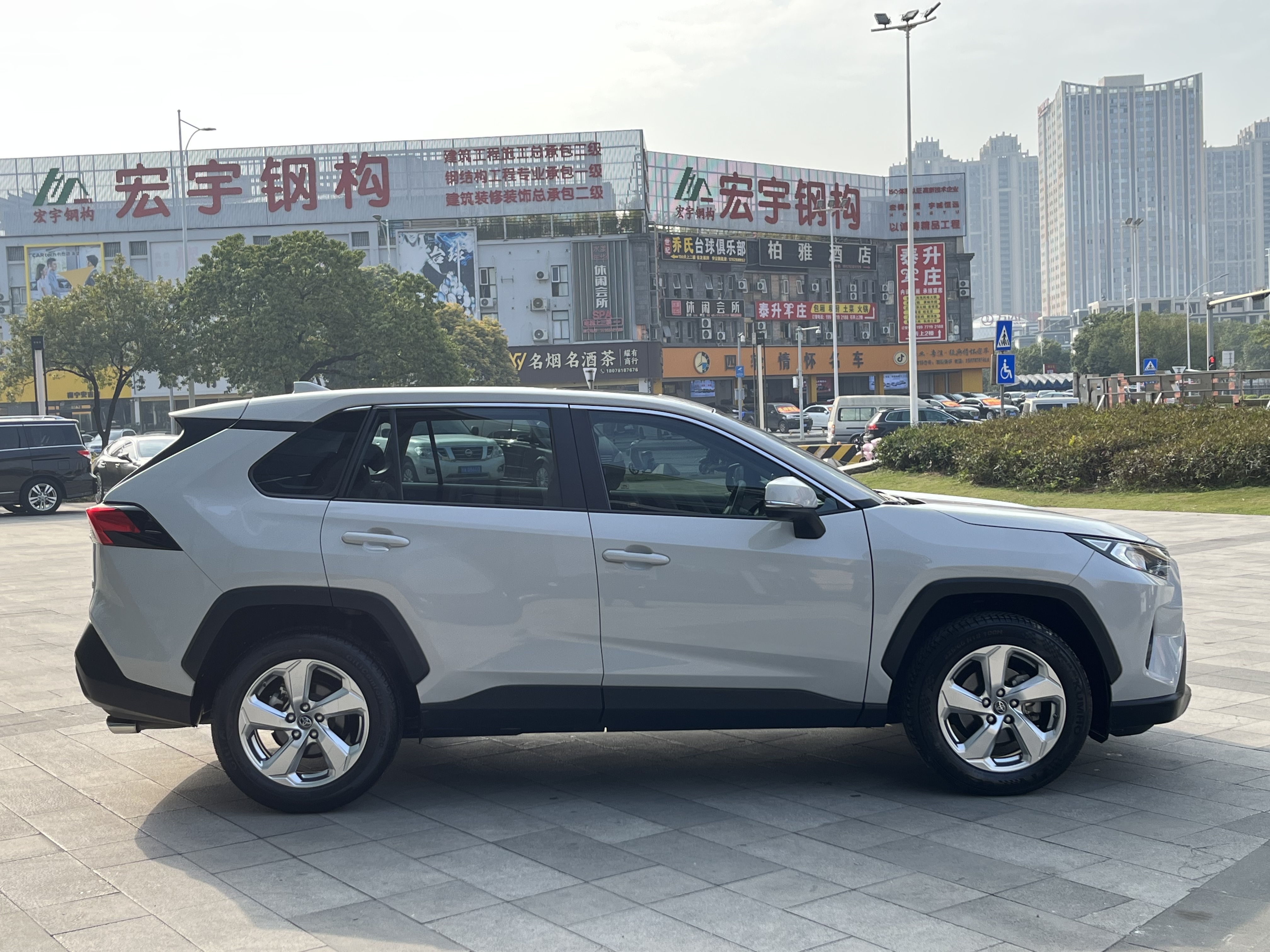Toyota RAV4 2019 #5 Toyota RAV4 2019 car image #5