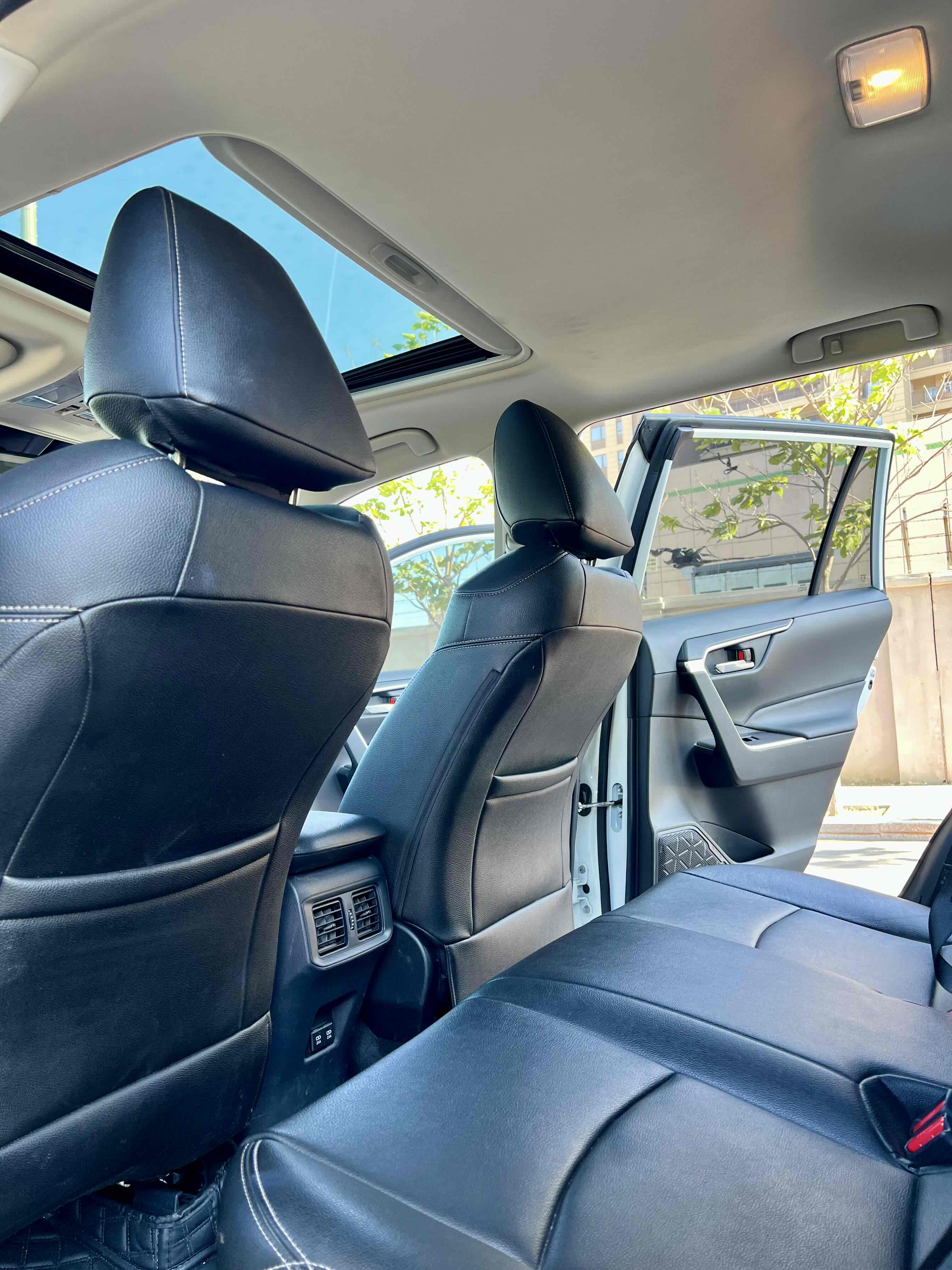 Toyota RAV4 2020 car image #5