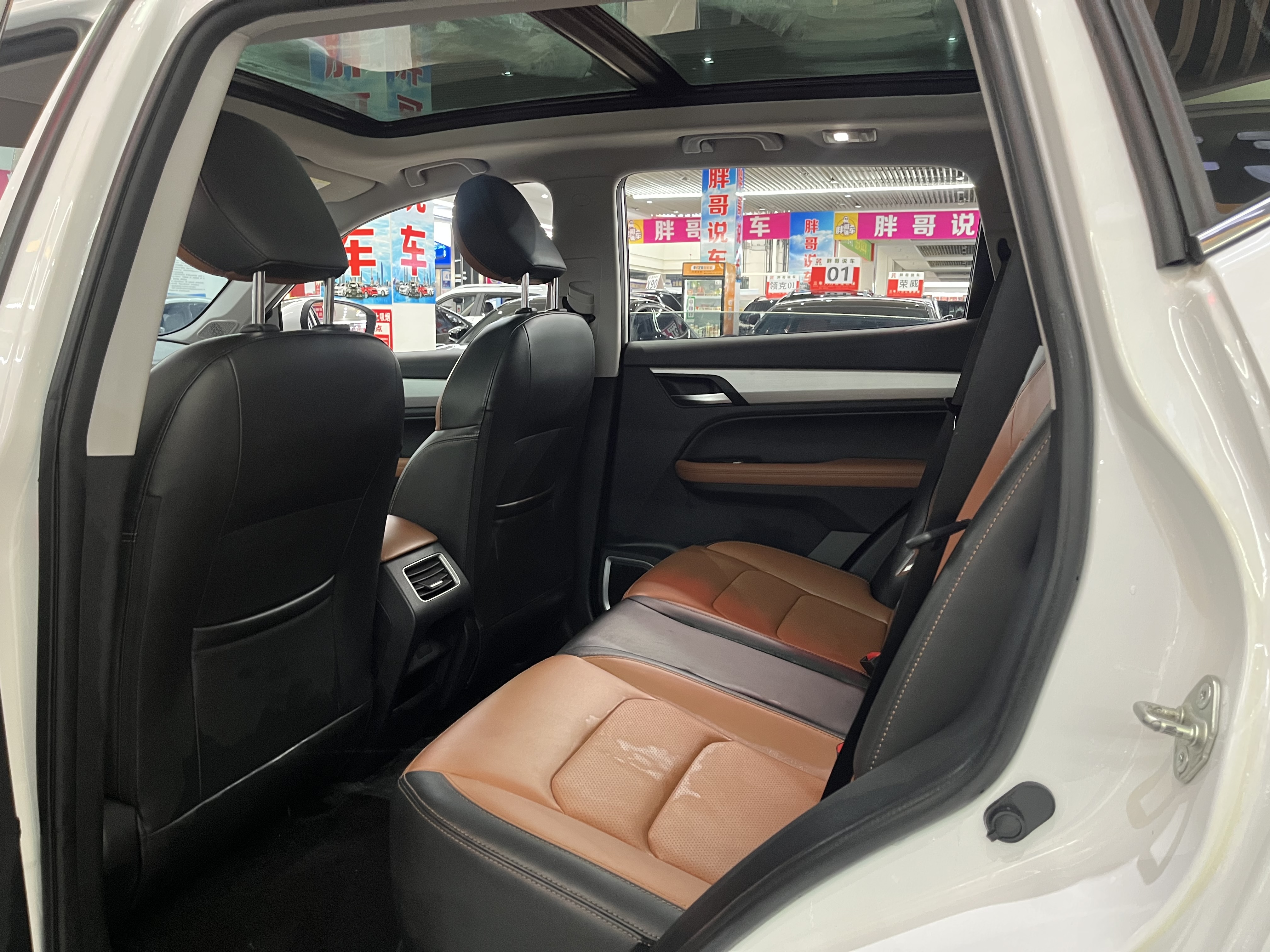 GEELY Vision X6 2020 immagine di auto #5