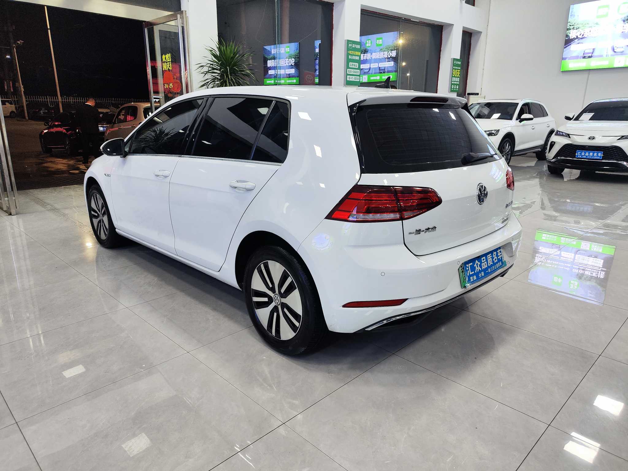 Volkswagen Golf Pure Electric 2020 car image #5