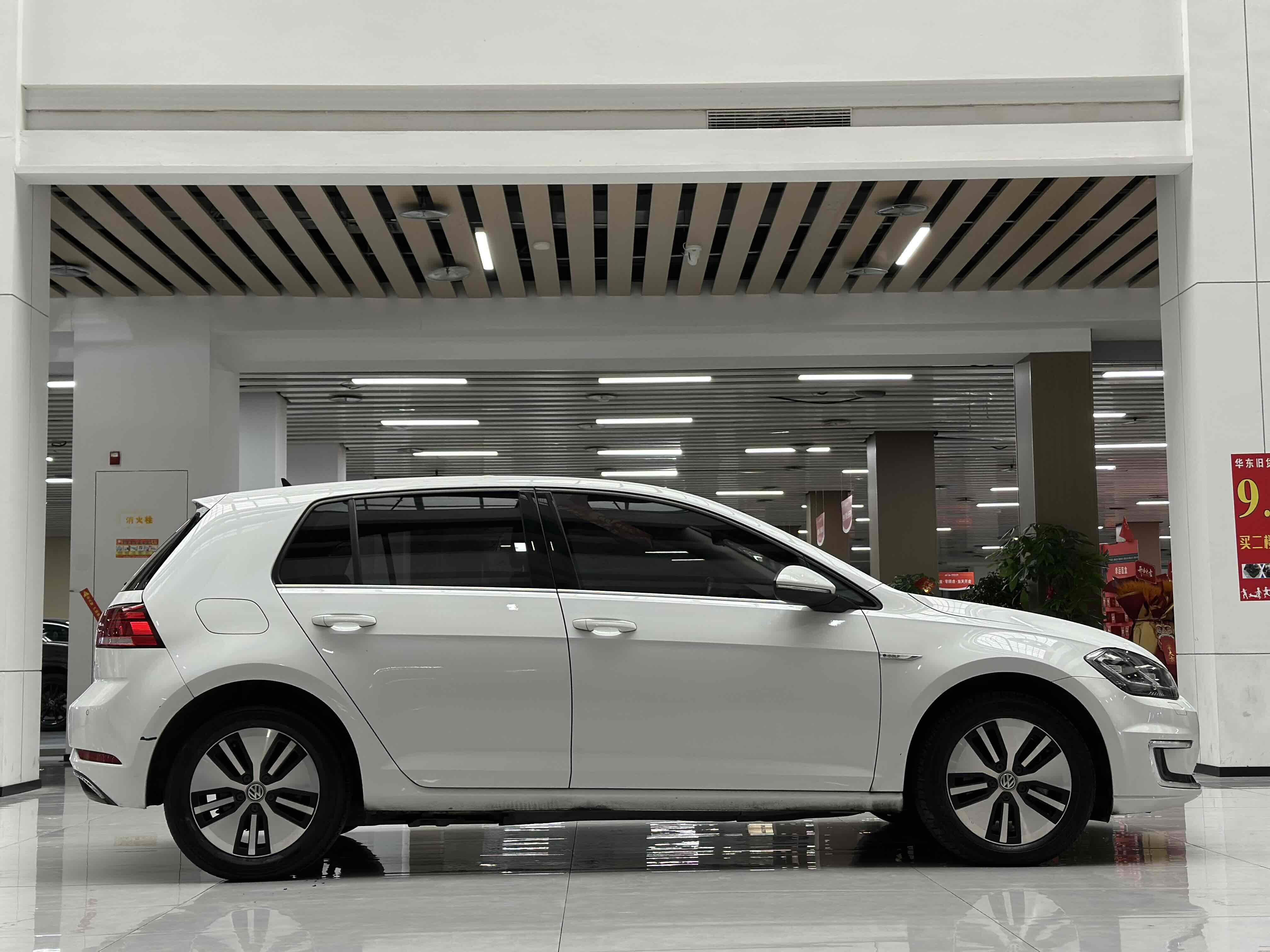 Volkswagen Golf Pure Electric 2021 car image #5