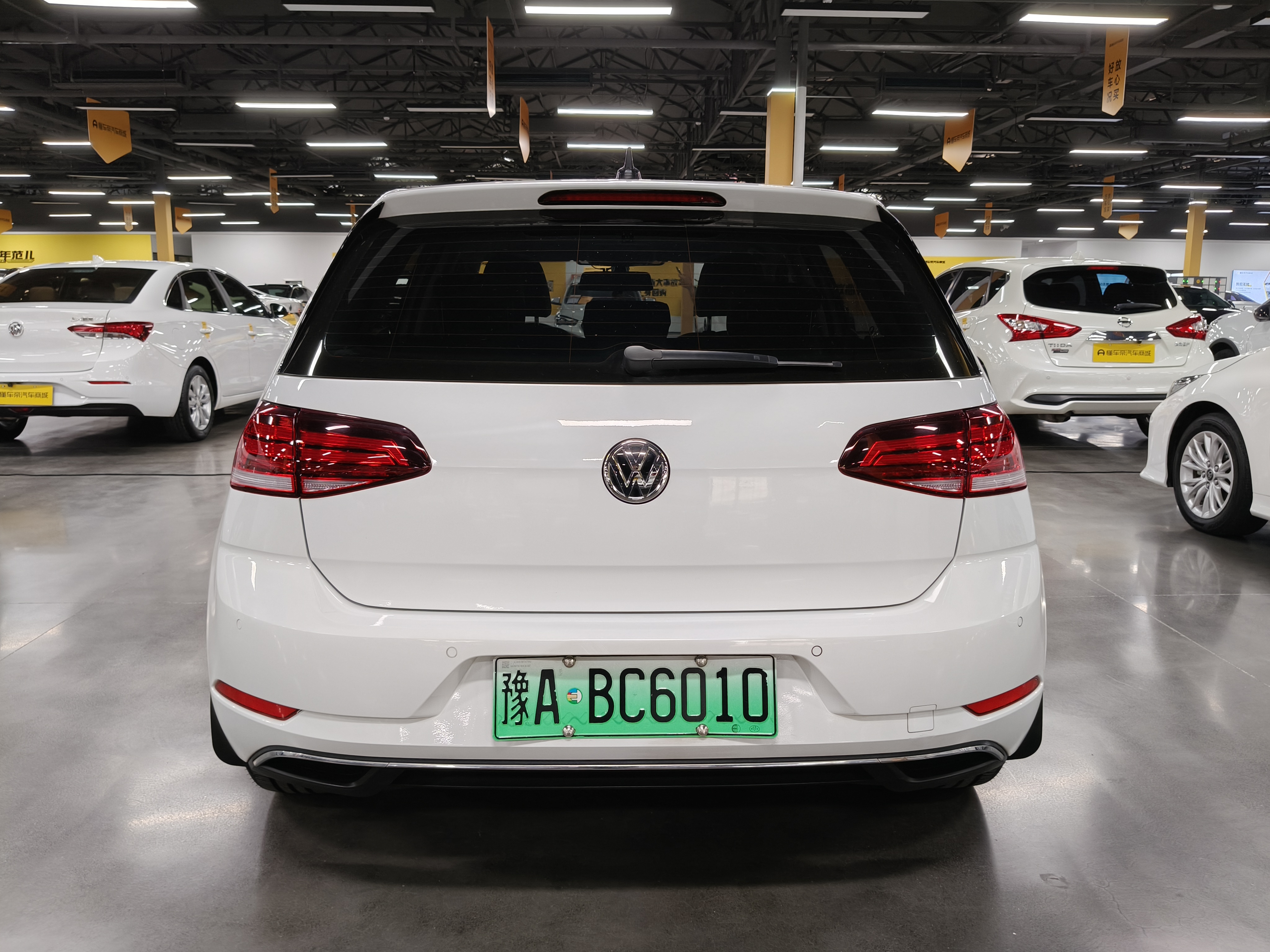 Volkswagen Golf Pure Electric 2020 car image #5