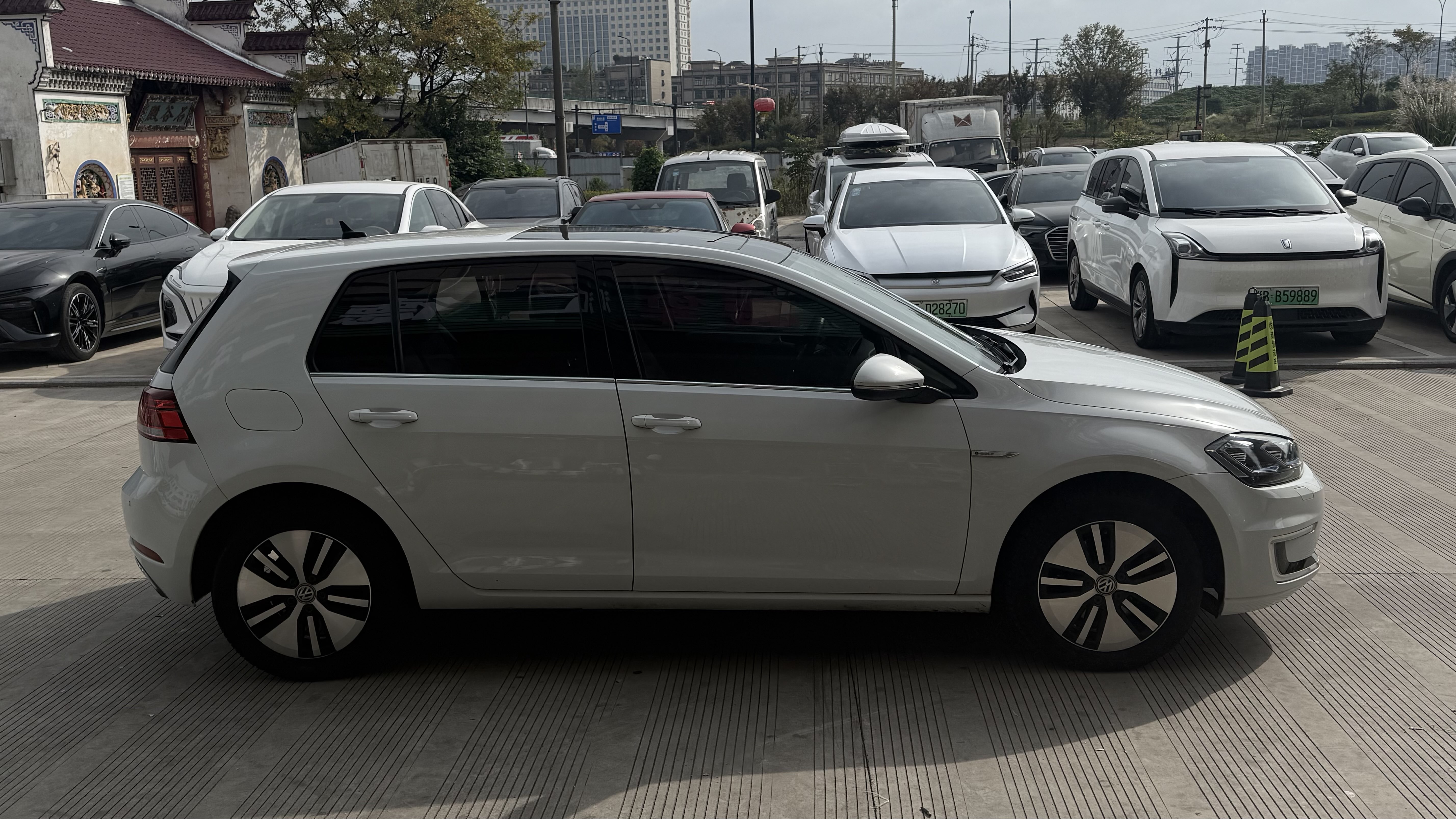 Volkswagen Golf Pure Electric 2021 imagen de coche #5