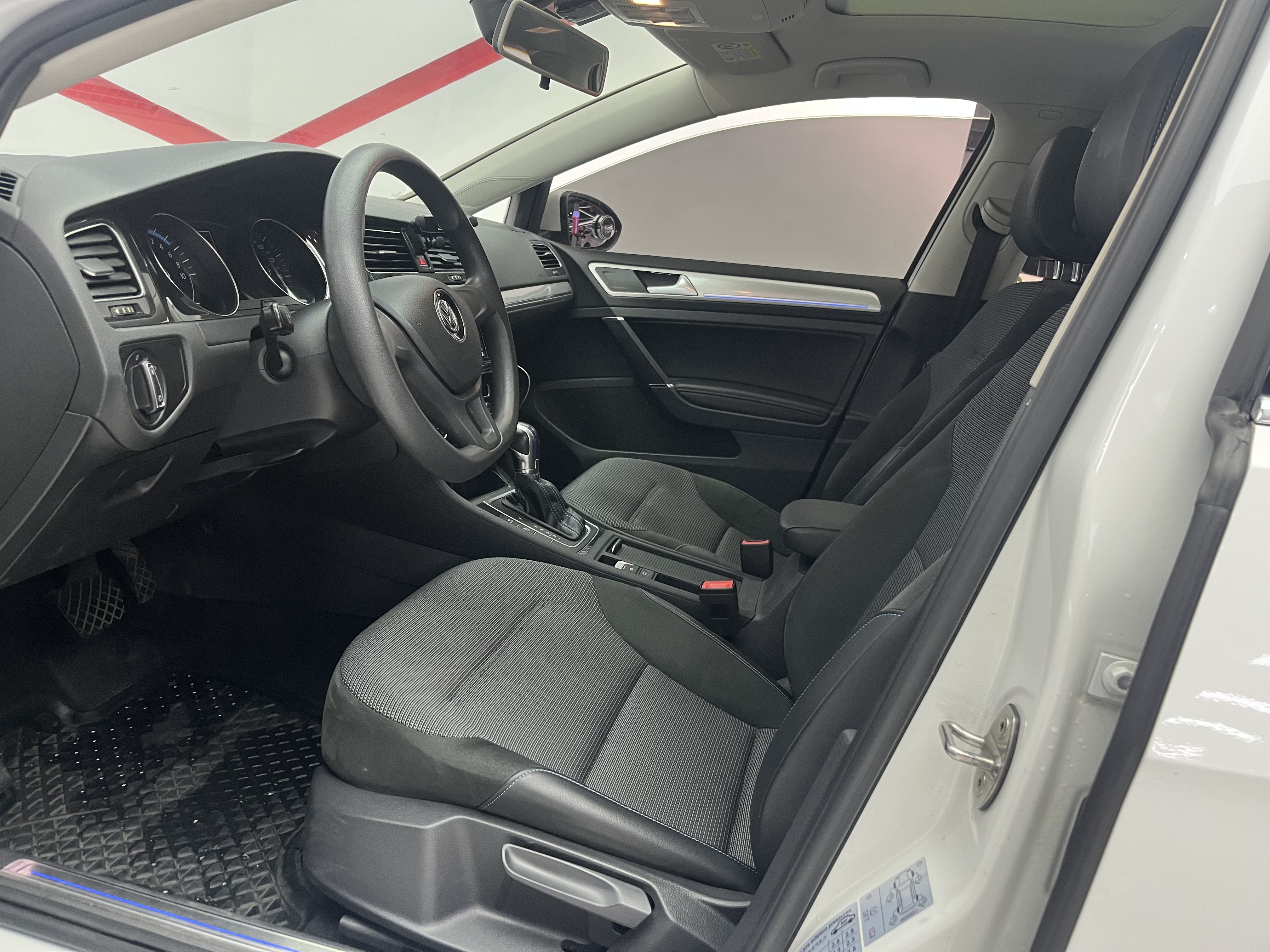 Volkswagen Golf Pure Electric 2021 car image #5