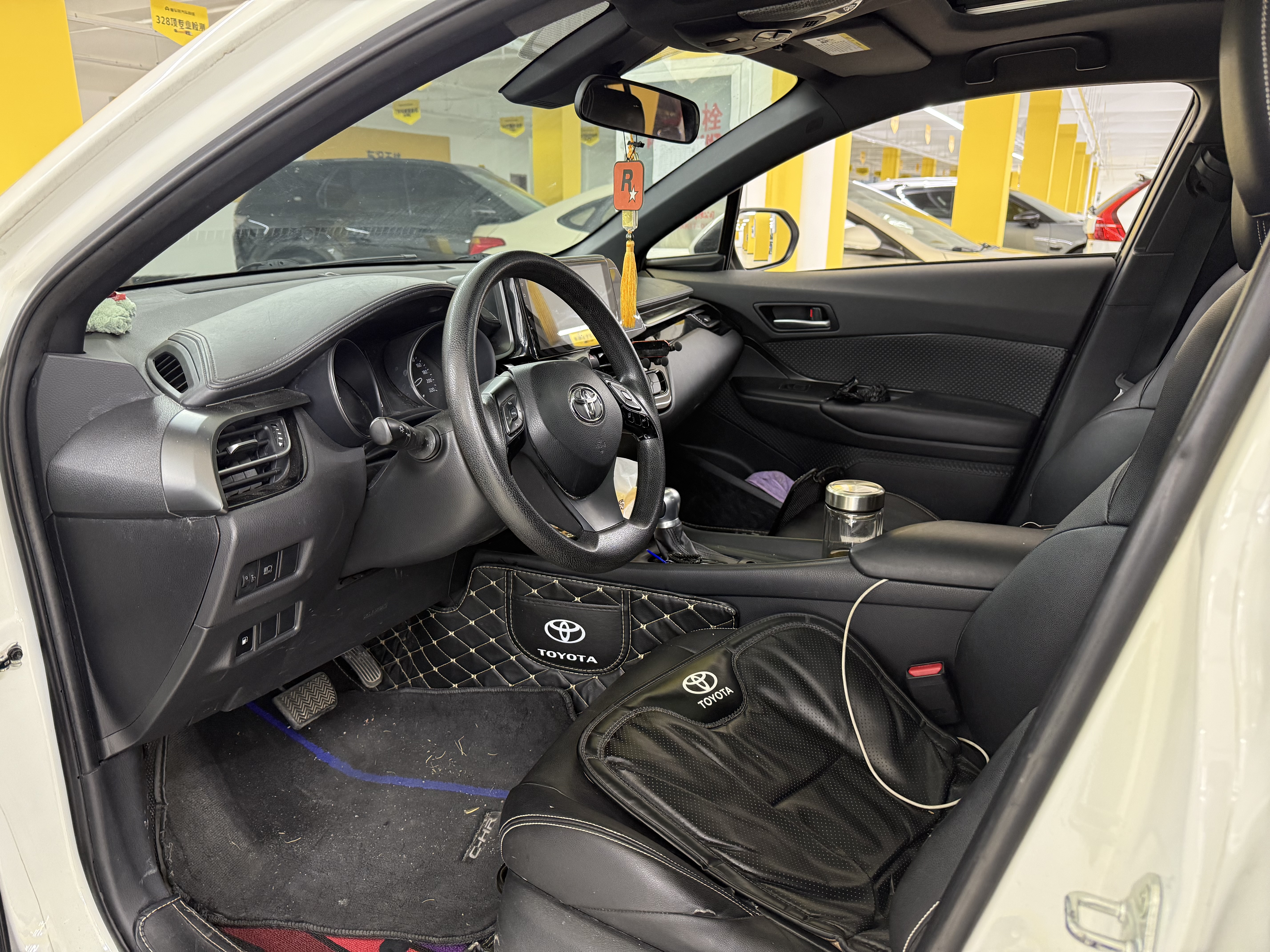 Toyota C-HR 2020 car image #5