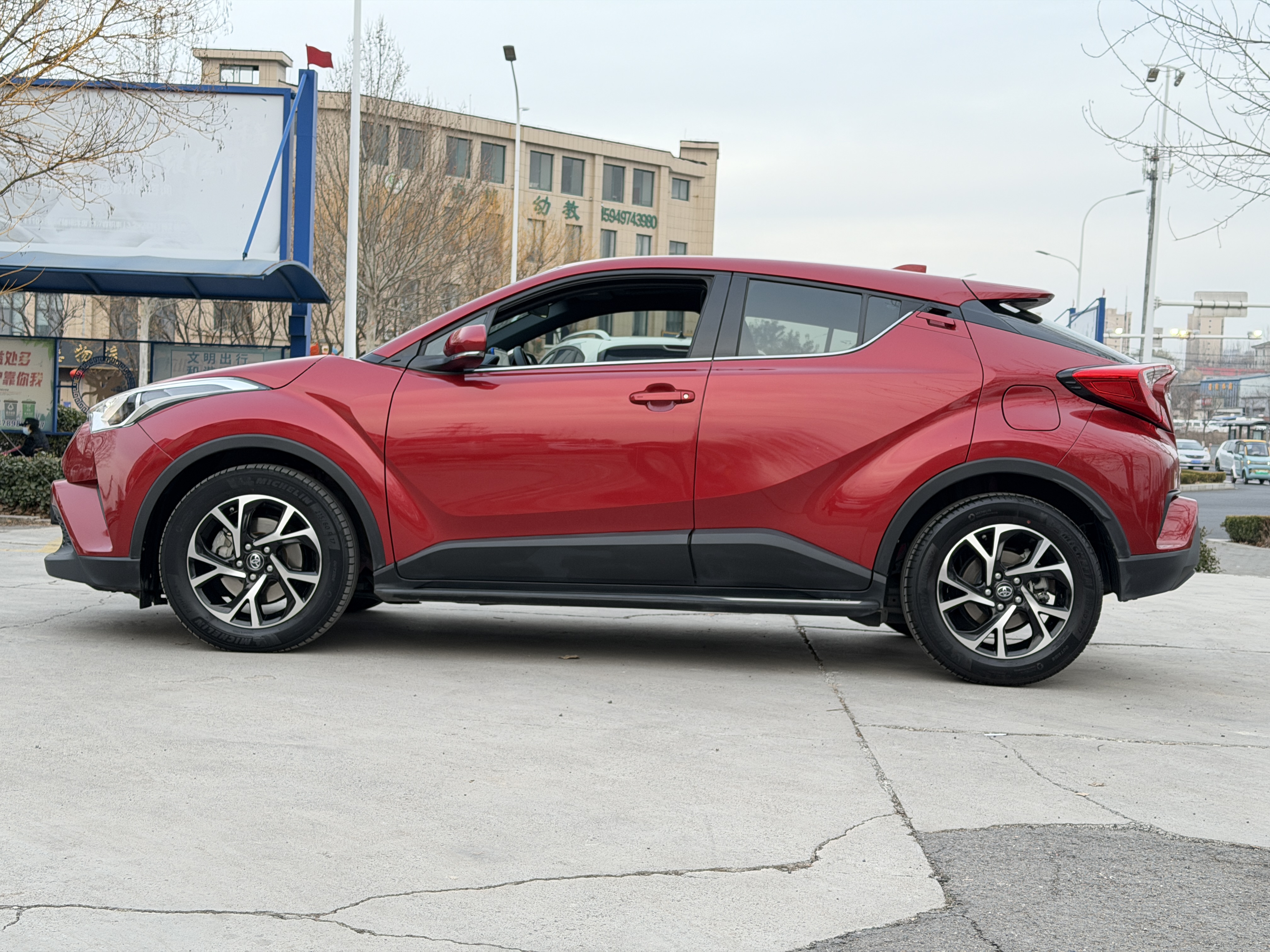 Toyota C-HR 2020 car image #5