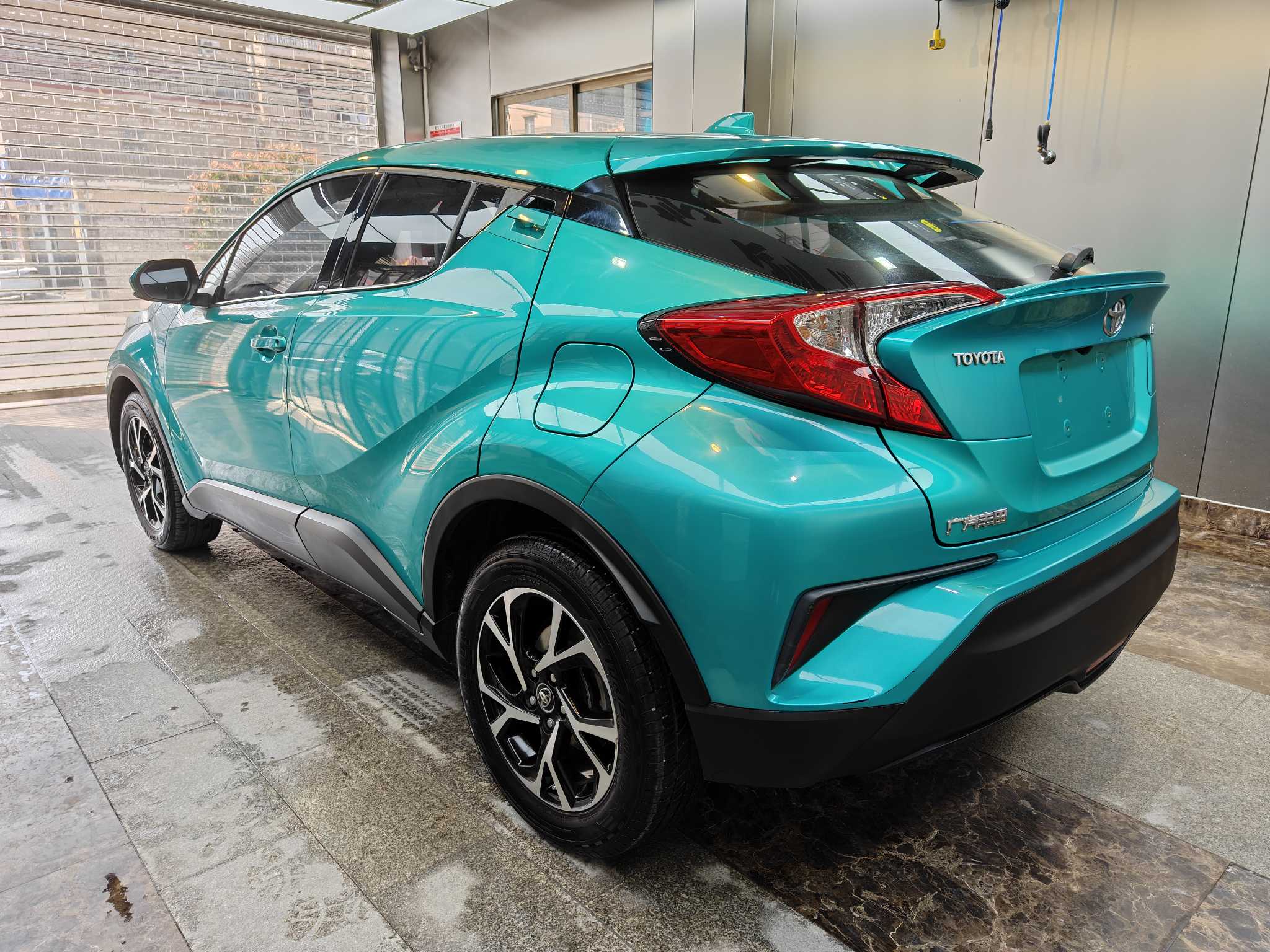Toyota C-HR 2020 car image #5