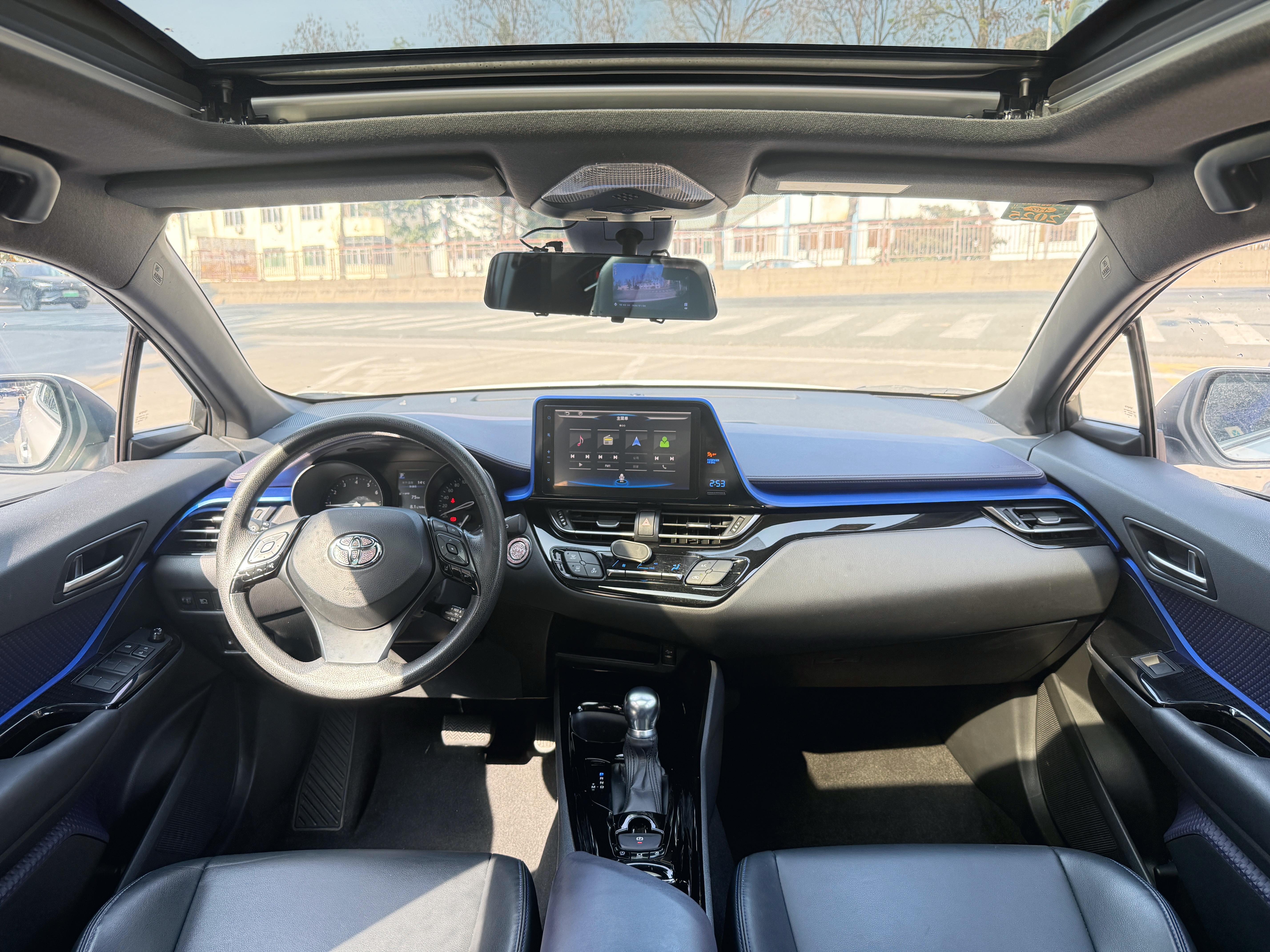Toyota C-HR 2021 car image #5