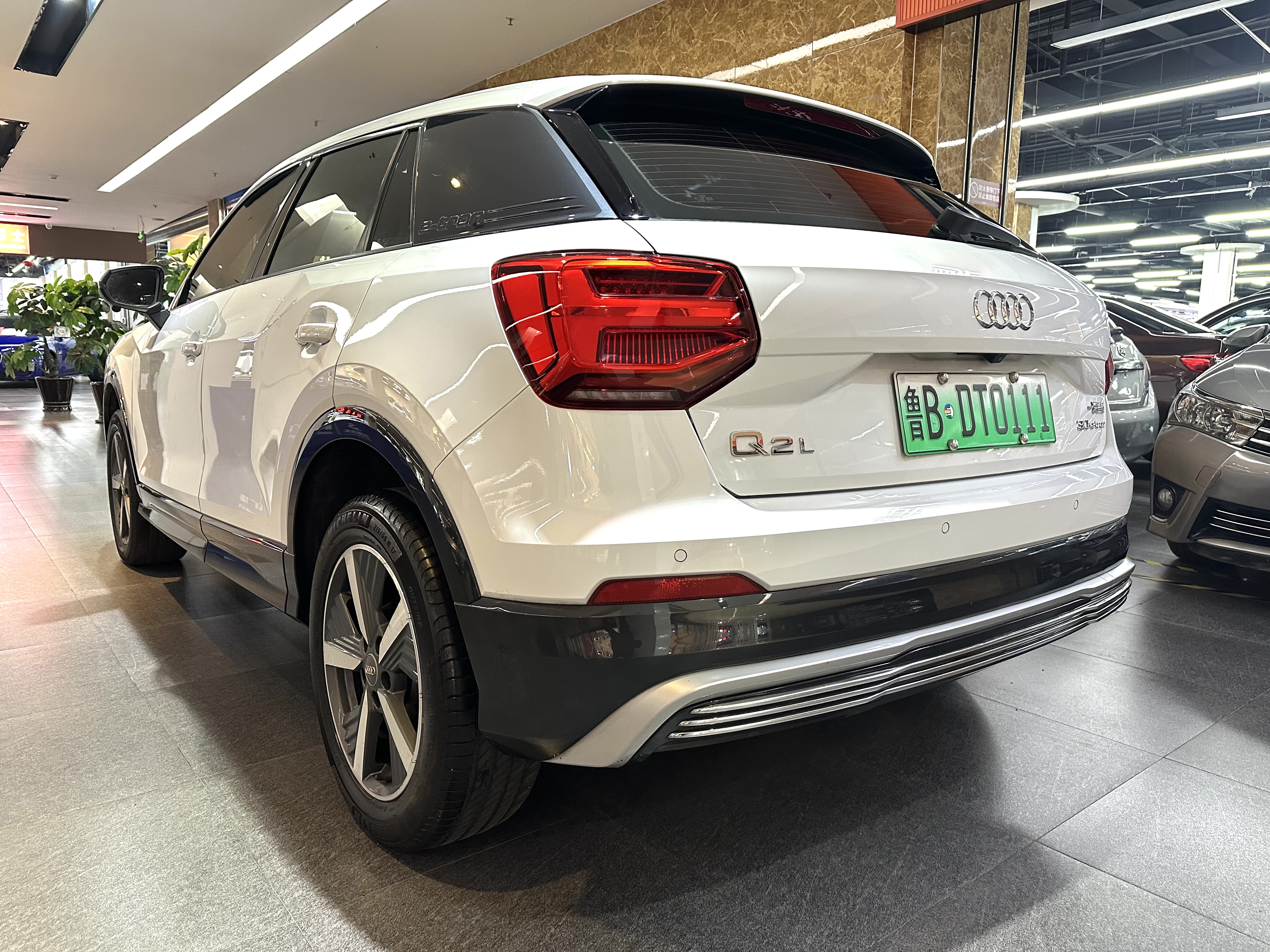 Audi Q2L e-tron 2021 imagen de coche #5