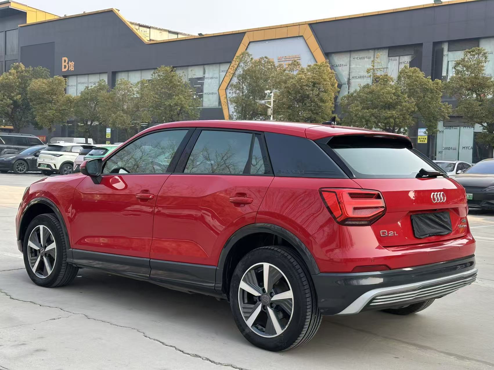 Audi Q2L e-tron 2020 imagen de coche #5