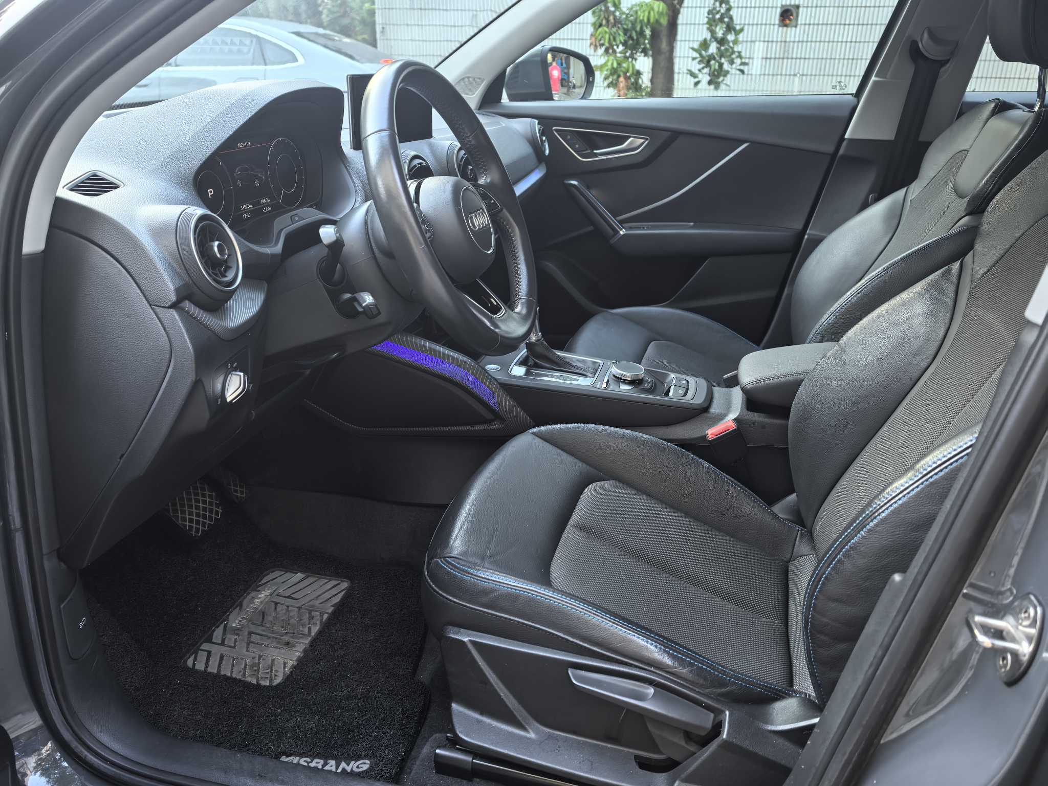 Audi Q2L e-tron 2021 car image #5