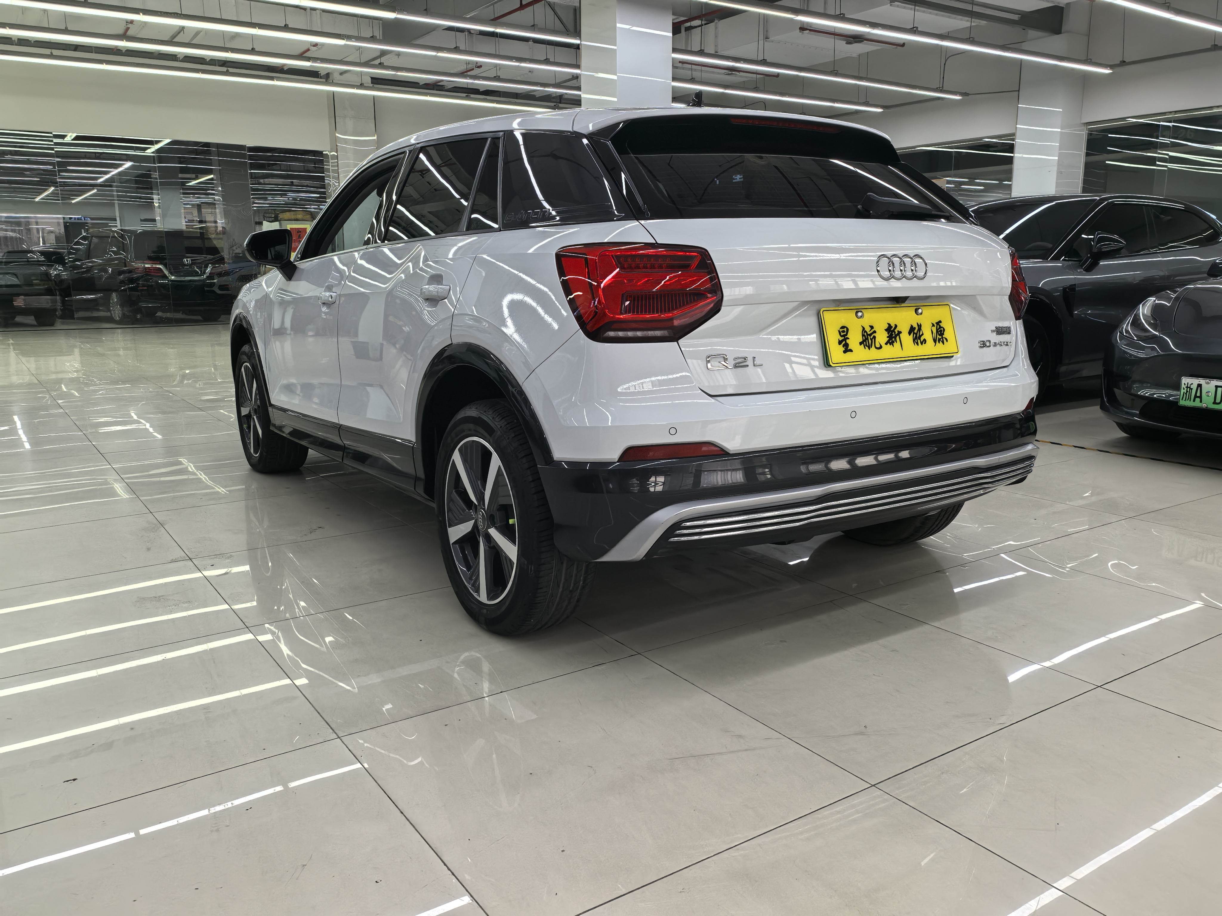 Audi Q2L e-tron 2021 #5 Audi Q2L e-tron 2021 car image #5