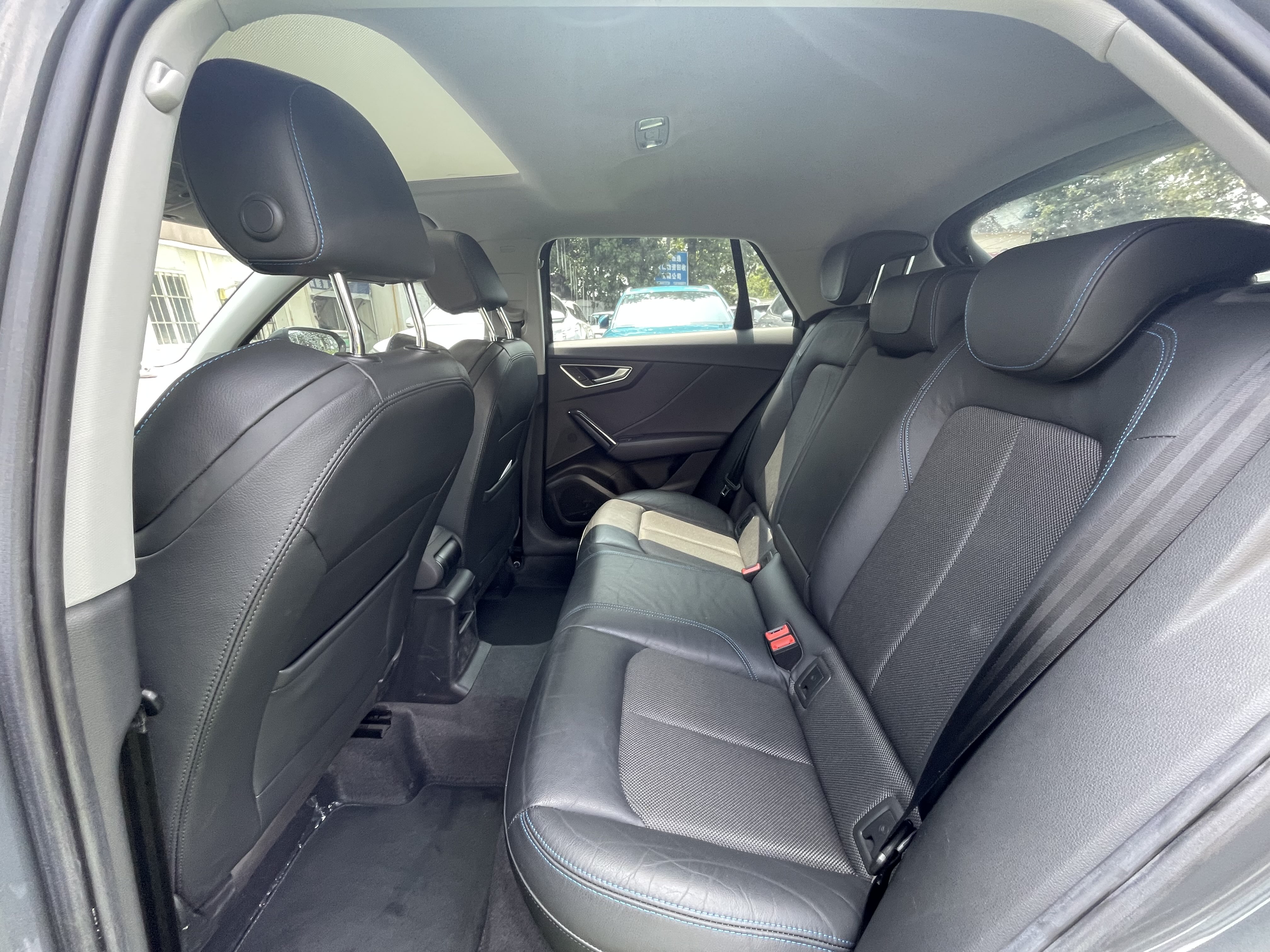 Audi Q2L e-tron 2021 immagine di auto #5