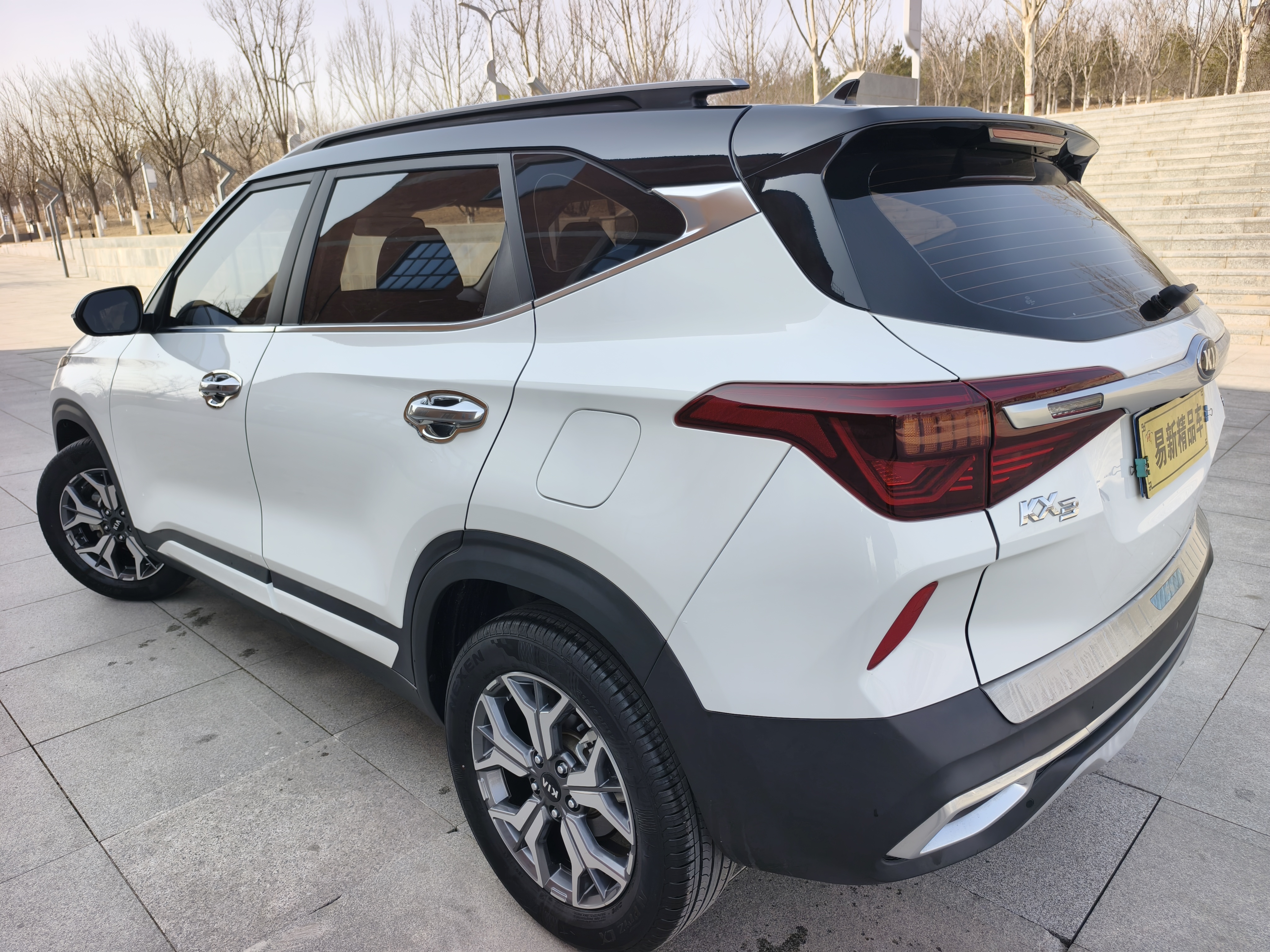 Kia Stonic 2021 изображение автомобиля #5