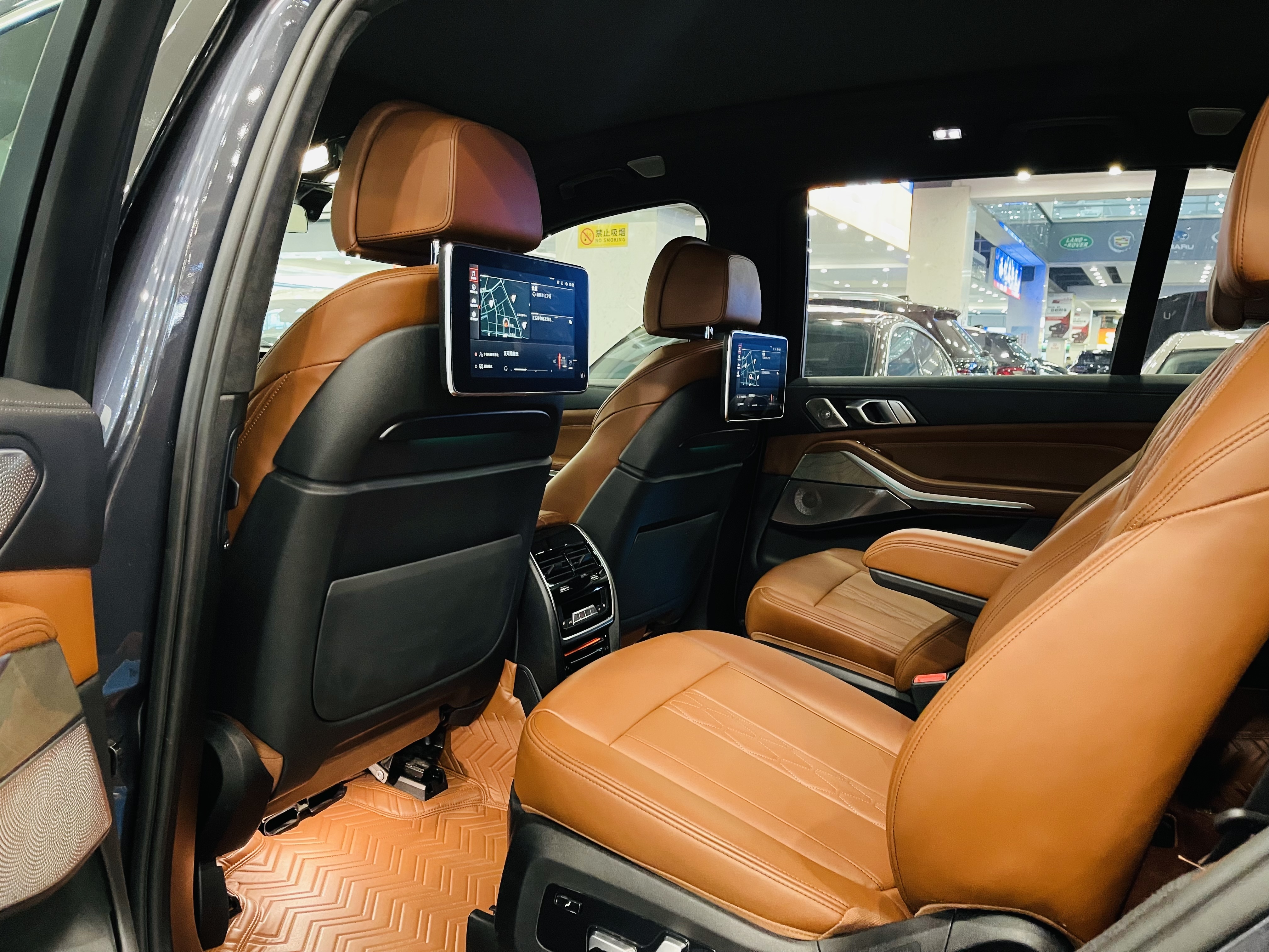 BMW X7 2020 car image #5