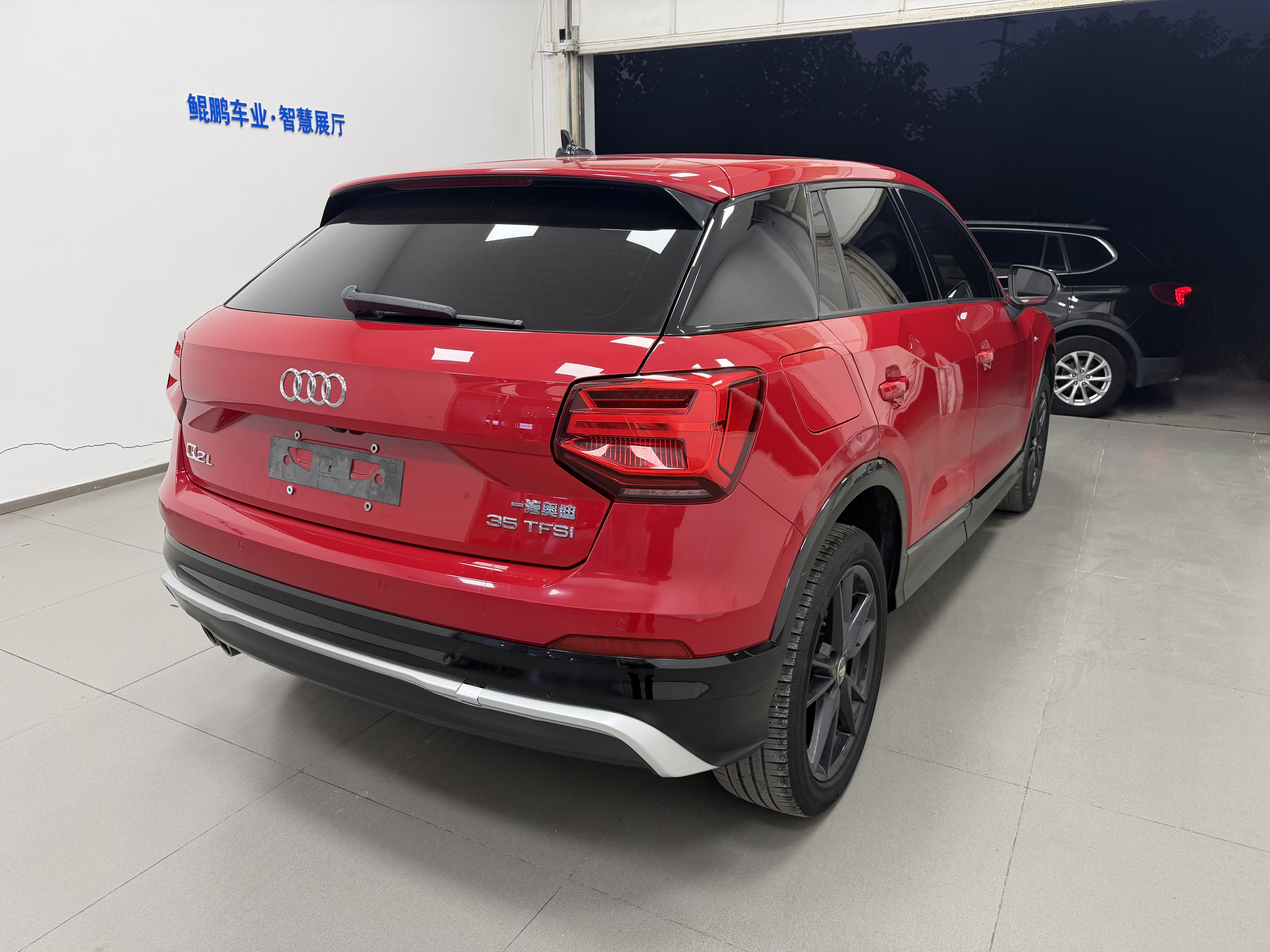 Audi Q2L 2020 car image #5