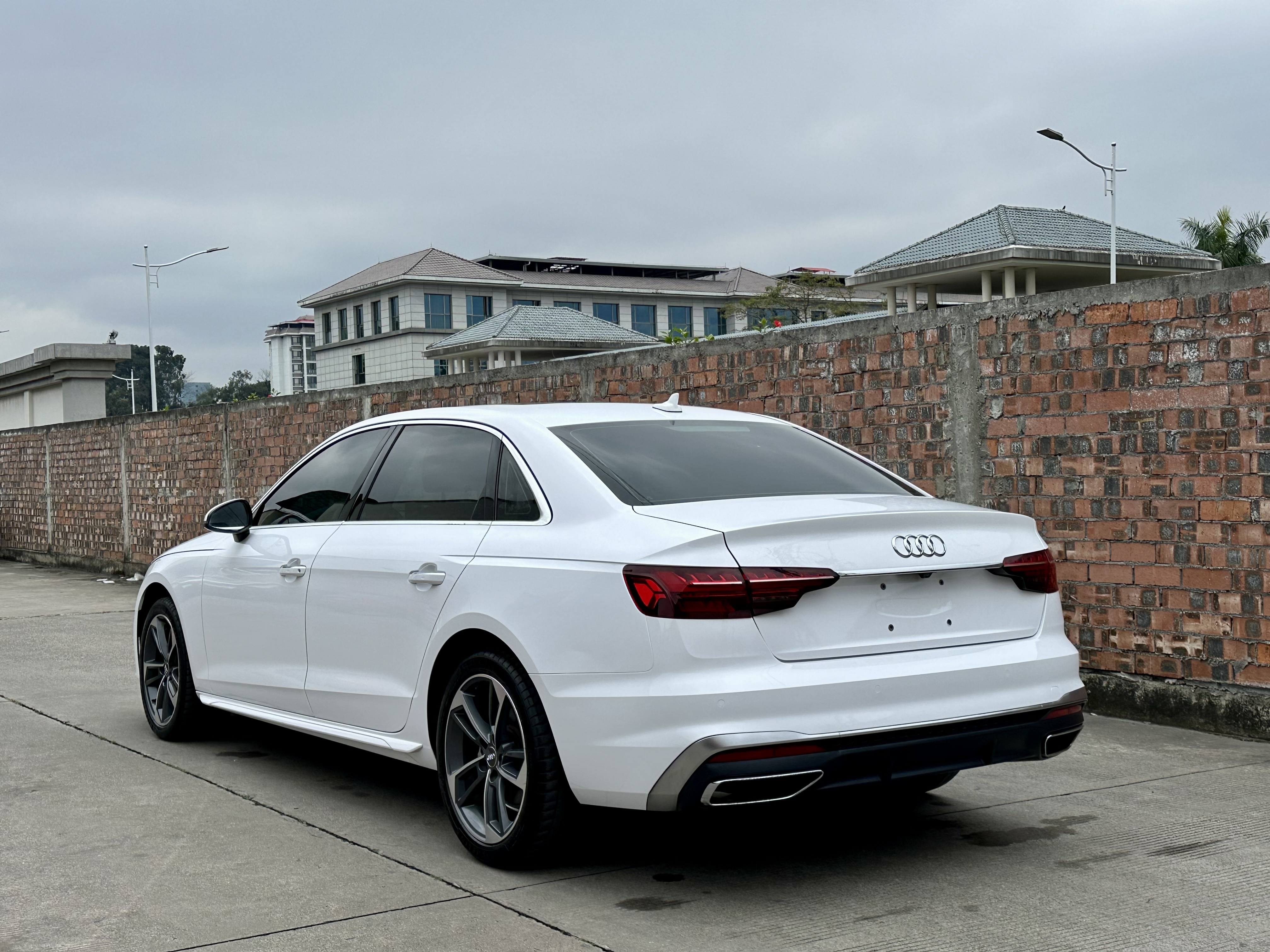 Audi A4L 2021 car image #5