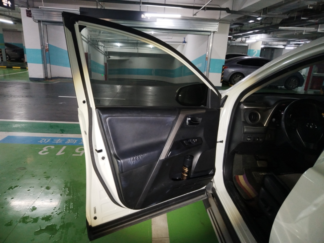 Toyota RAV4 2016 car image #5