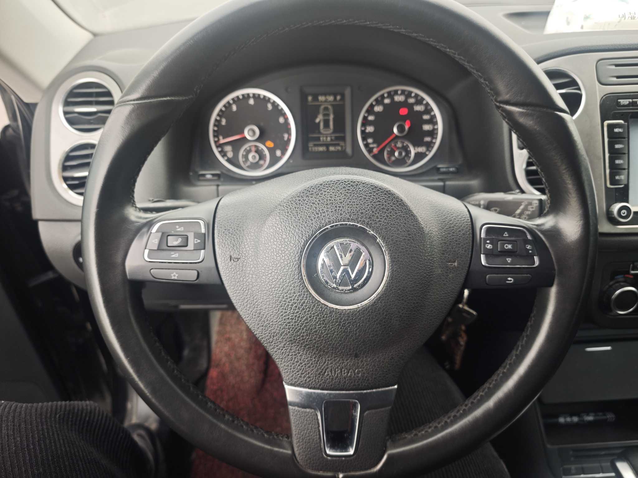 Volkswagen Tiguan 2011 car image #5