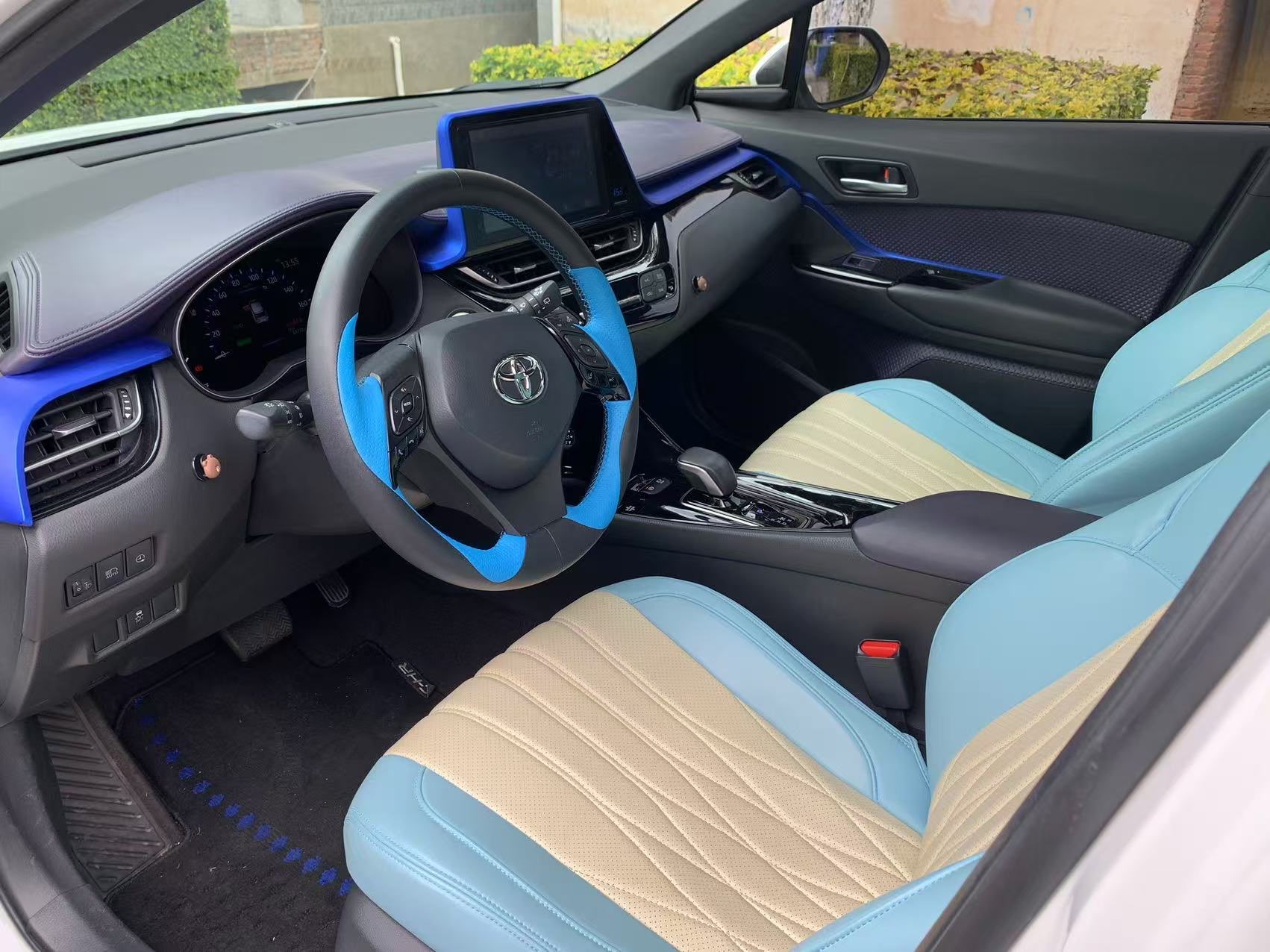 Toyota C-HR EV 2021 immagine di auto #5