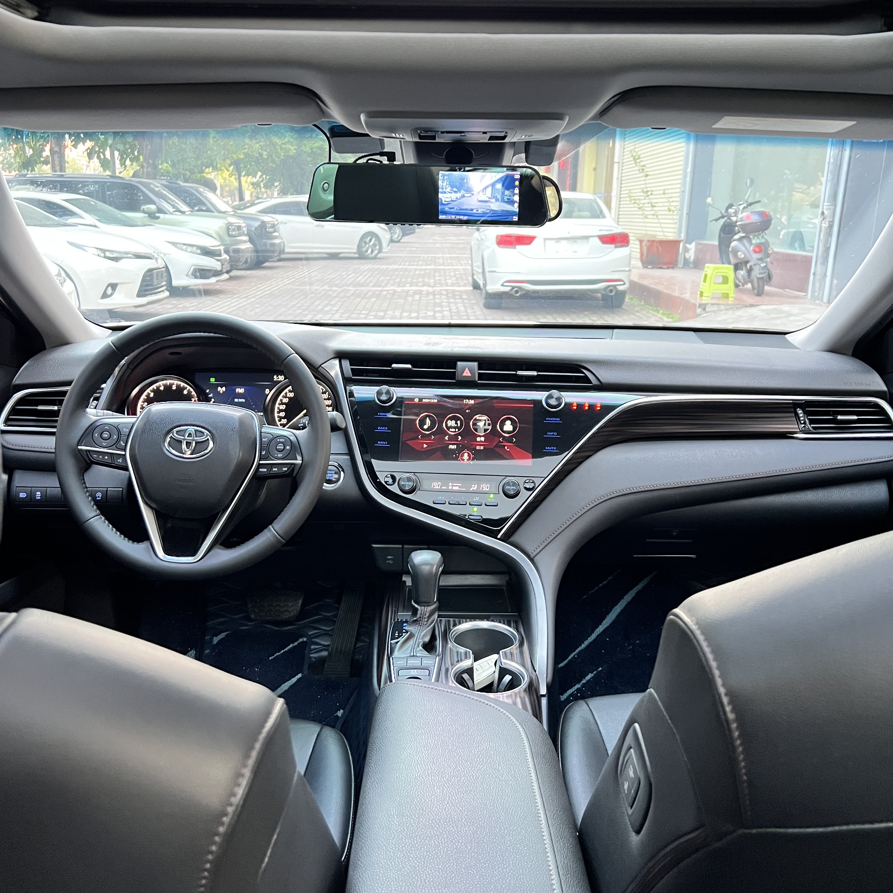 Toyota Camry 2021 immagine di auto #5
