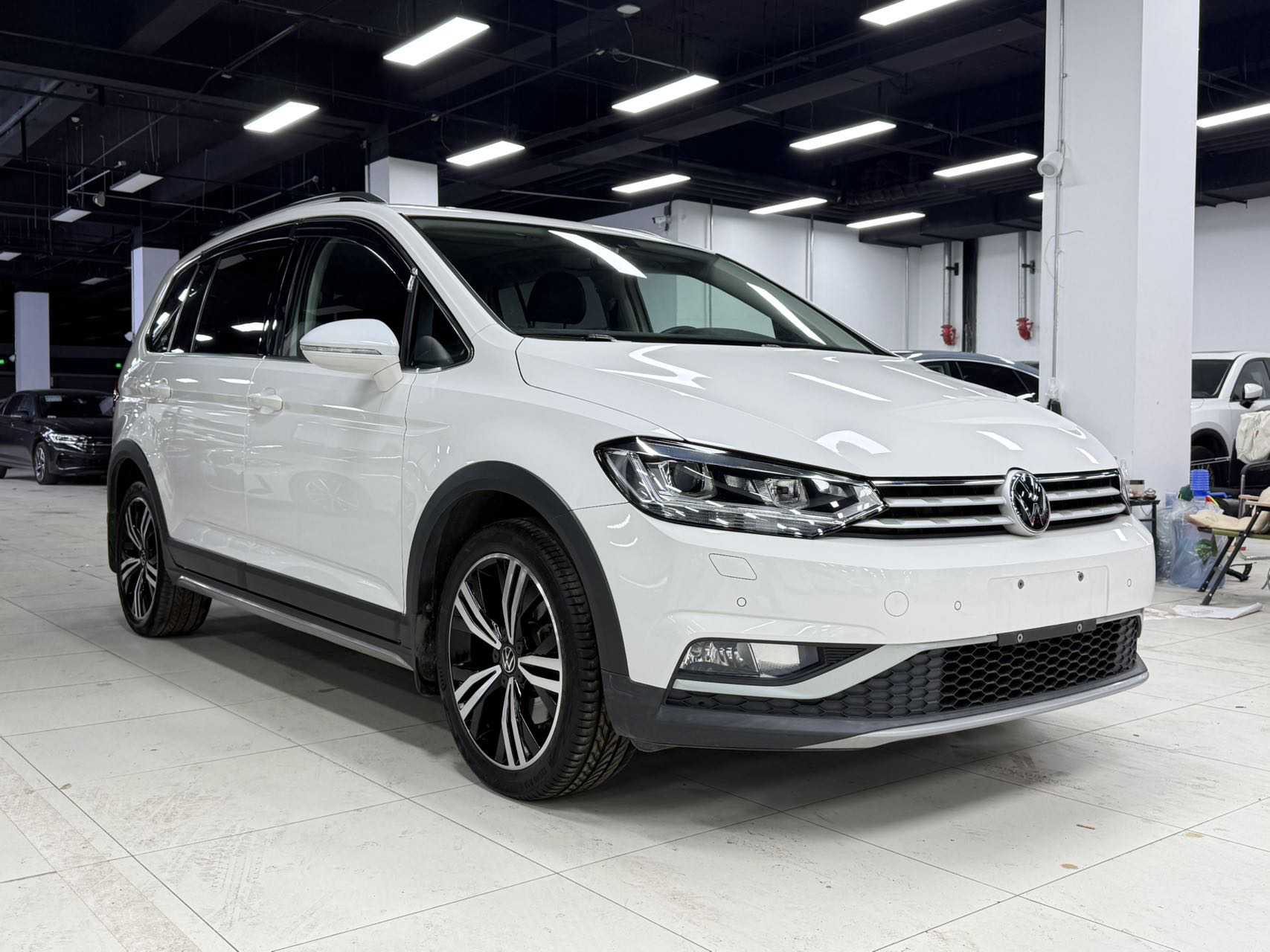 Volkswagen Touran 2022 car image #5