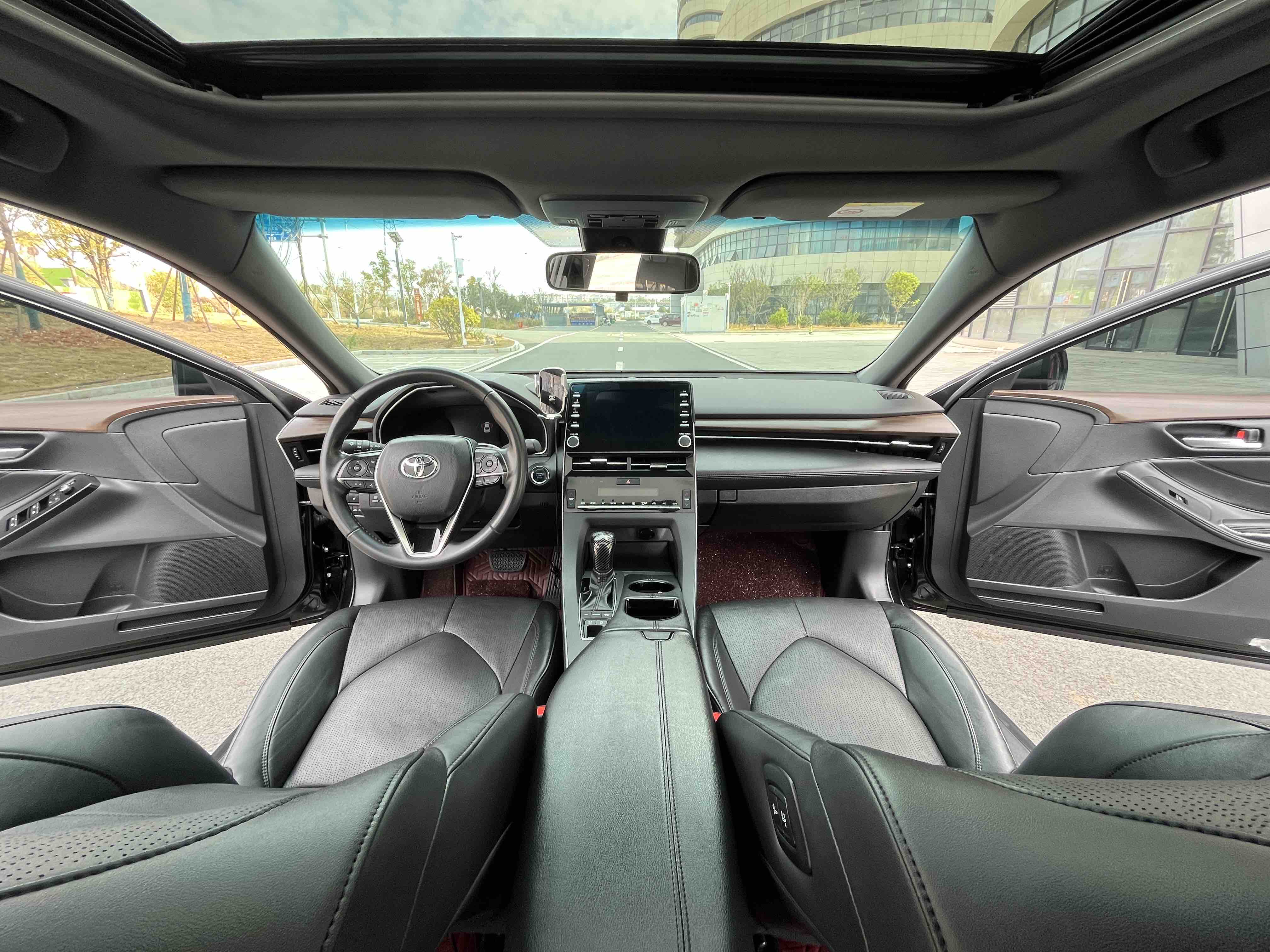 Toyota Avalon 2022 car image #5