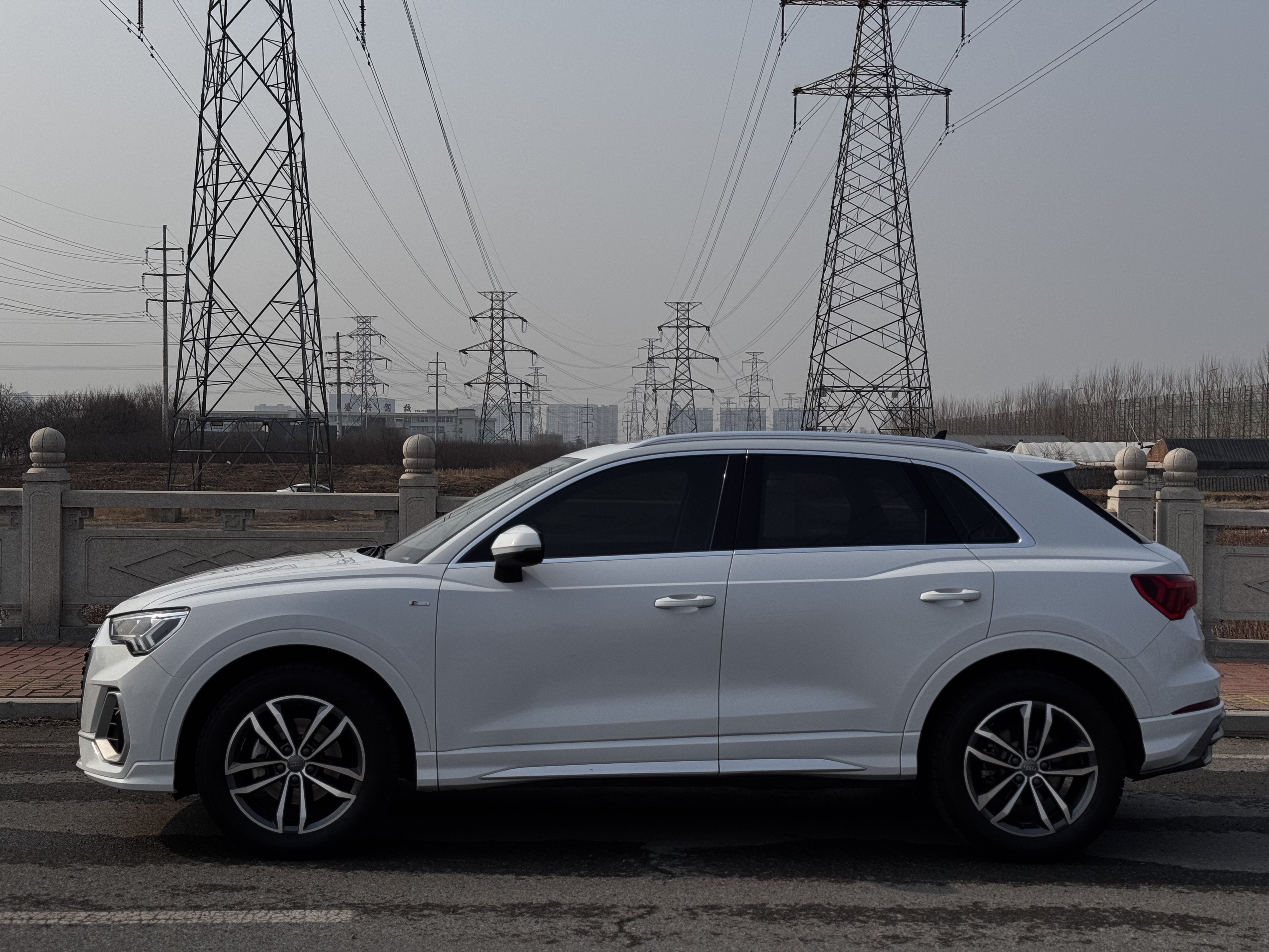 Audi Q3 2021 car image #5