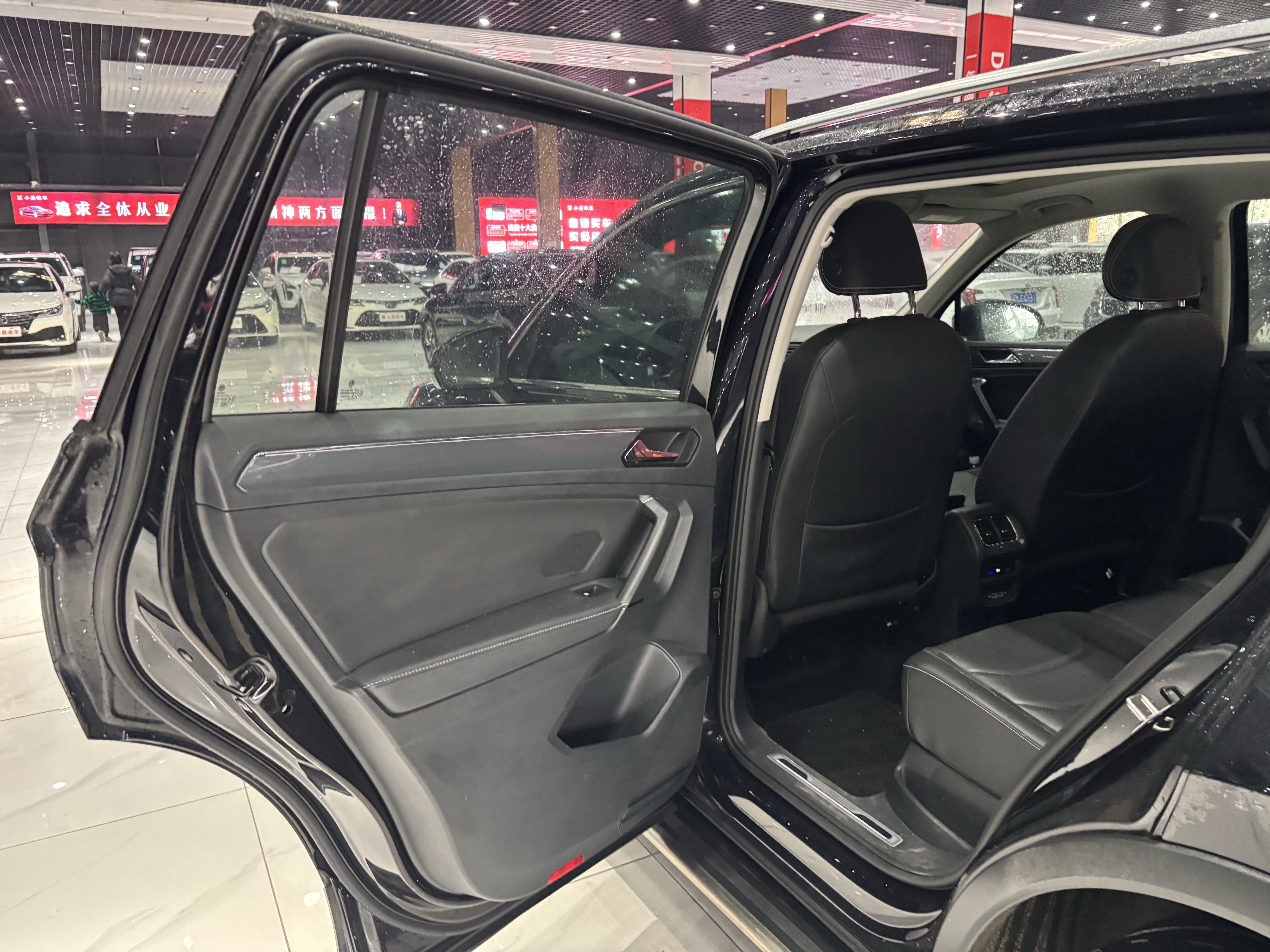 Volkswagen Tiguan L 2021 immagine di auto #5
