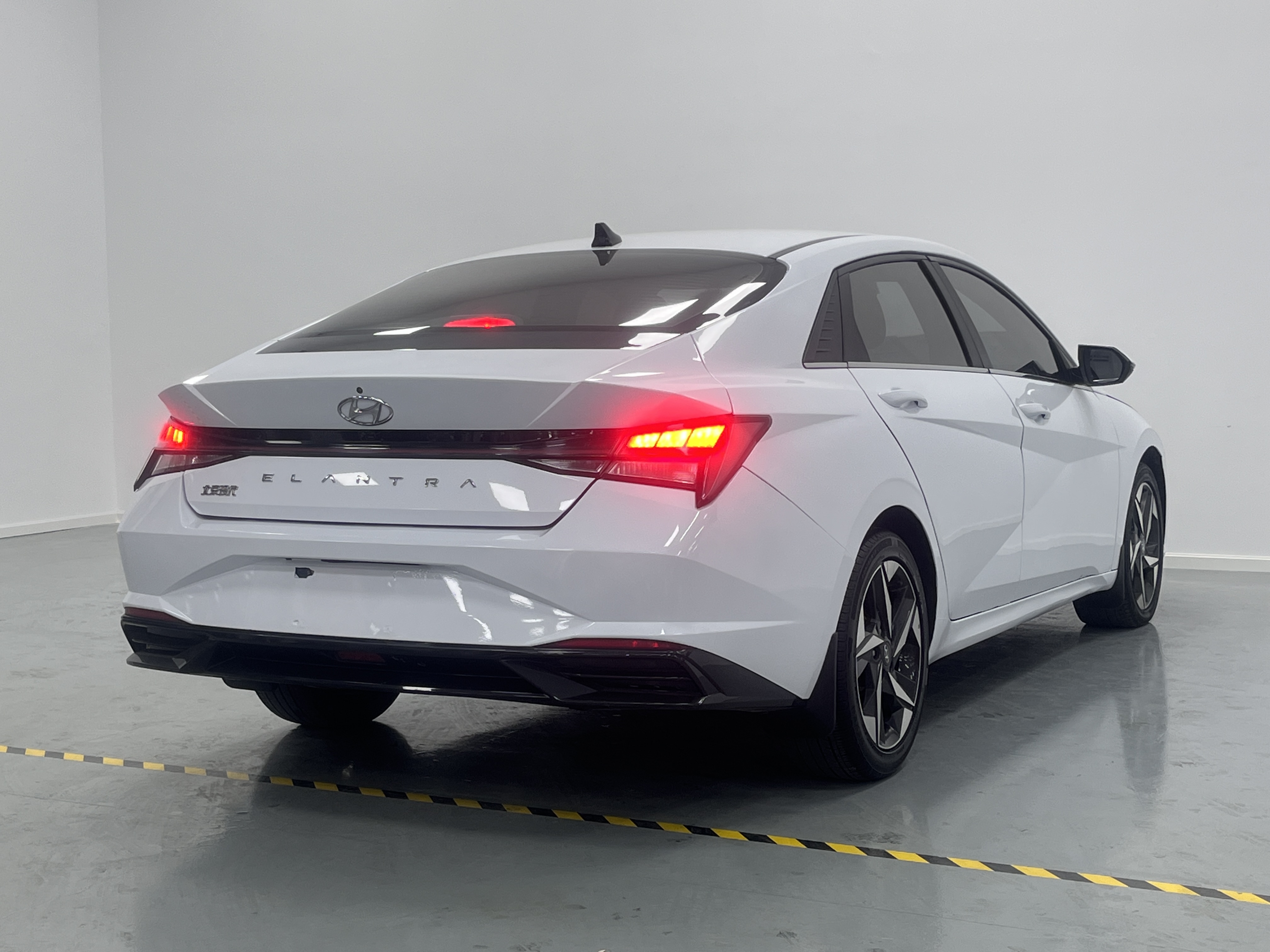 Hyundai Elantra 2021 immagine di auto #5