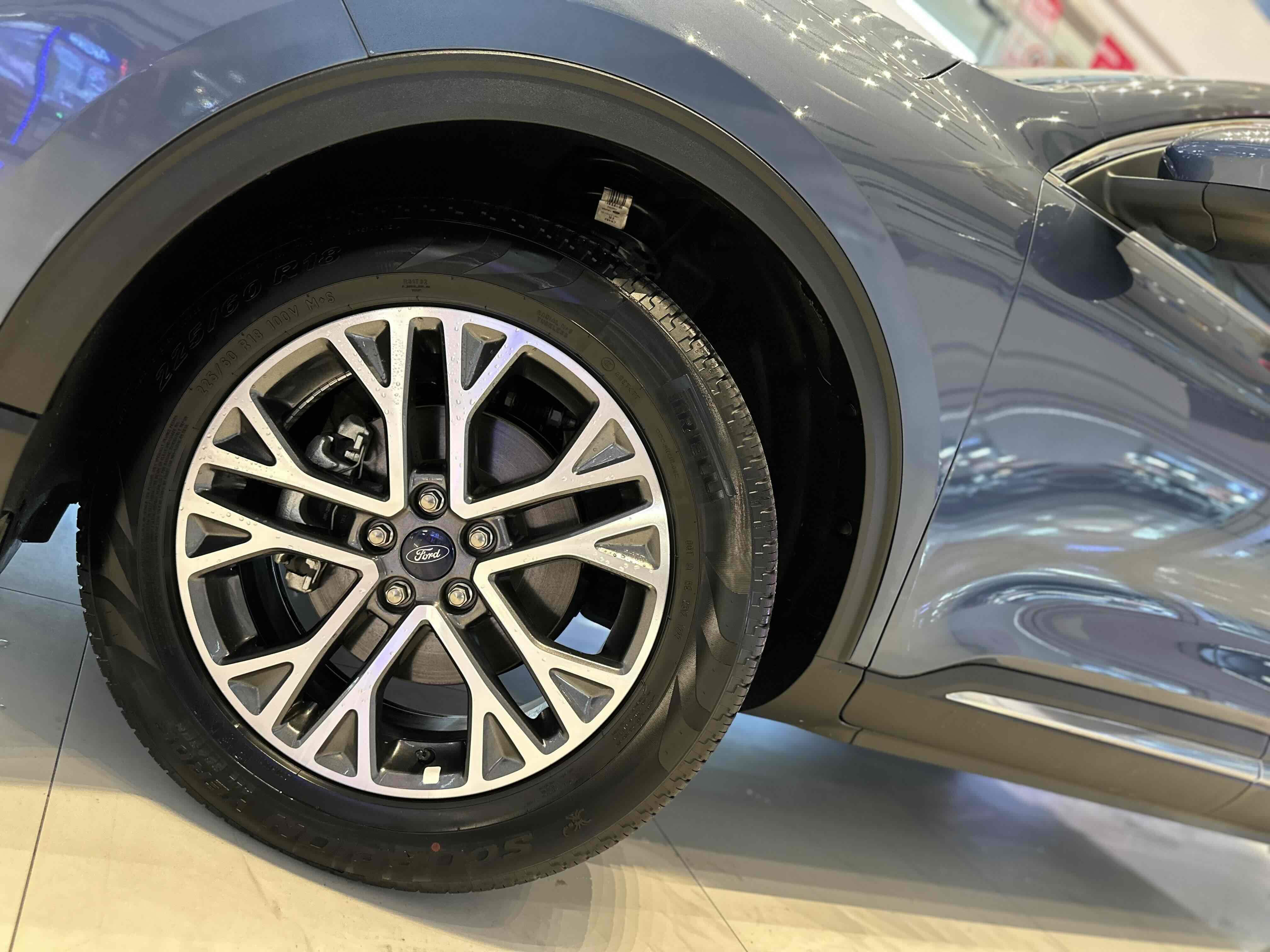 Ford Escape (Imported) 2022 car image #5