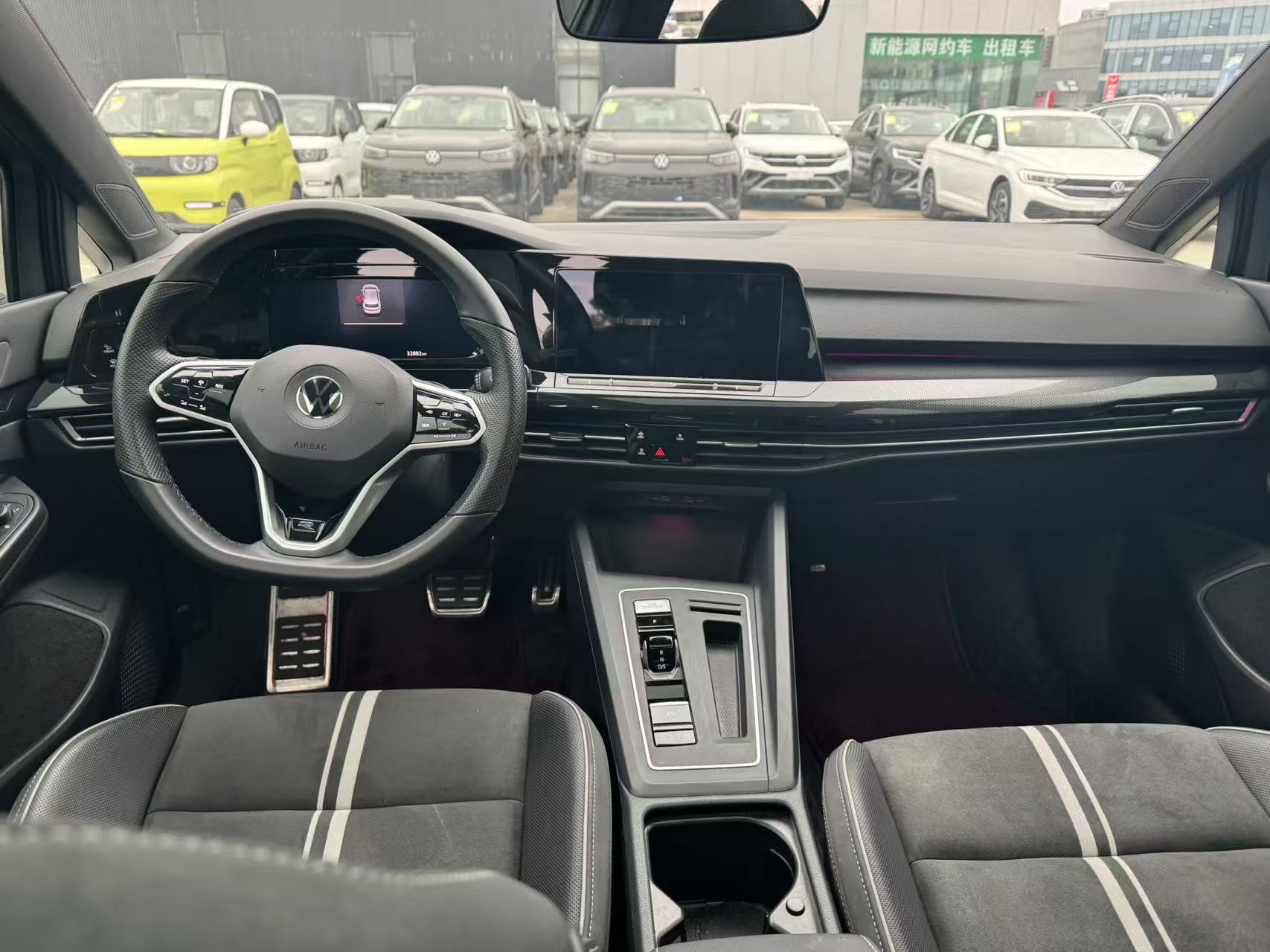 Volkswagen Golf 2022 car image #5