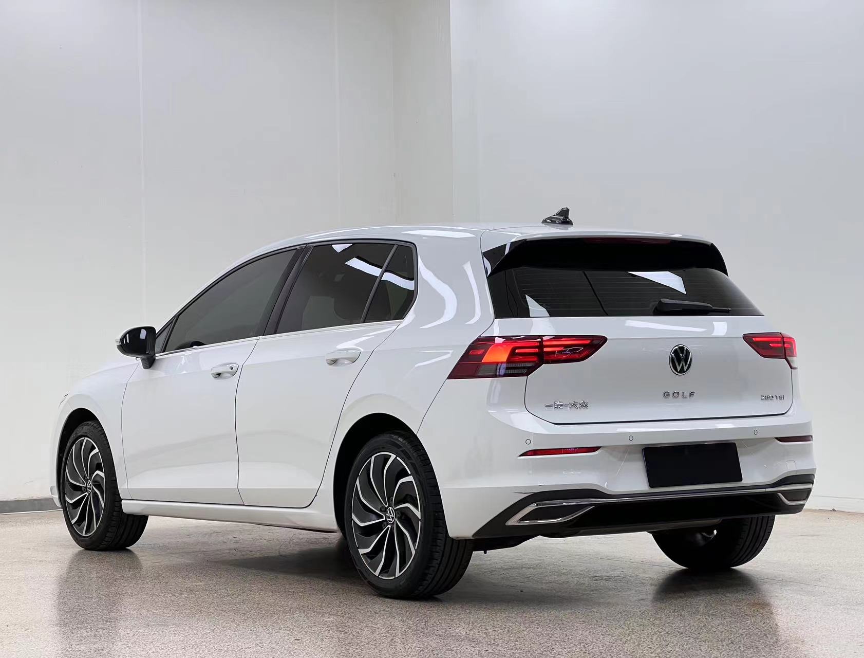 Volkswagen Golf 2022 car image #5
