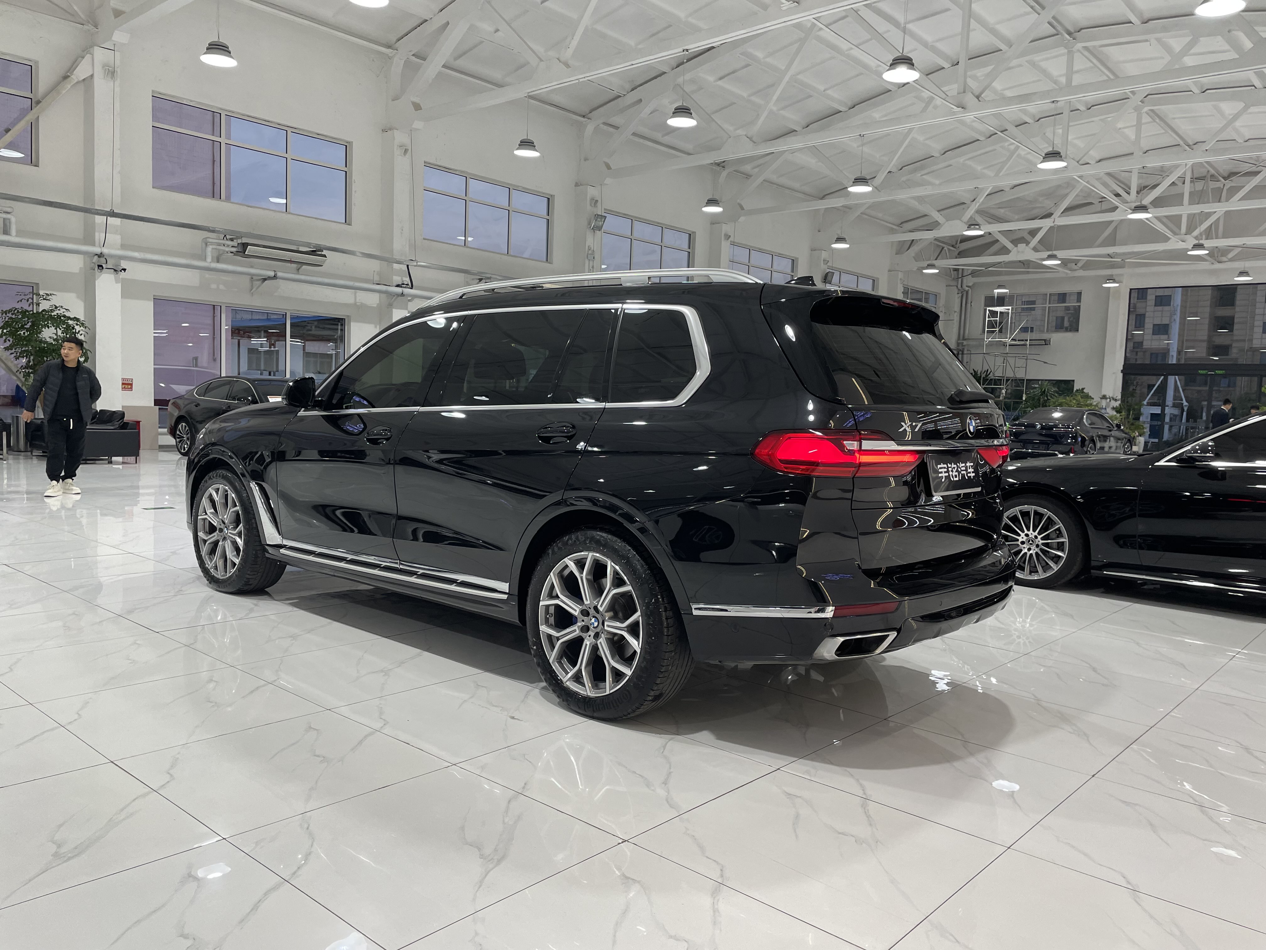 BMW X7 M60i 2021 car image #5