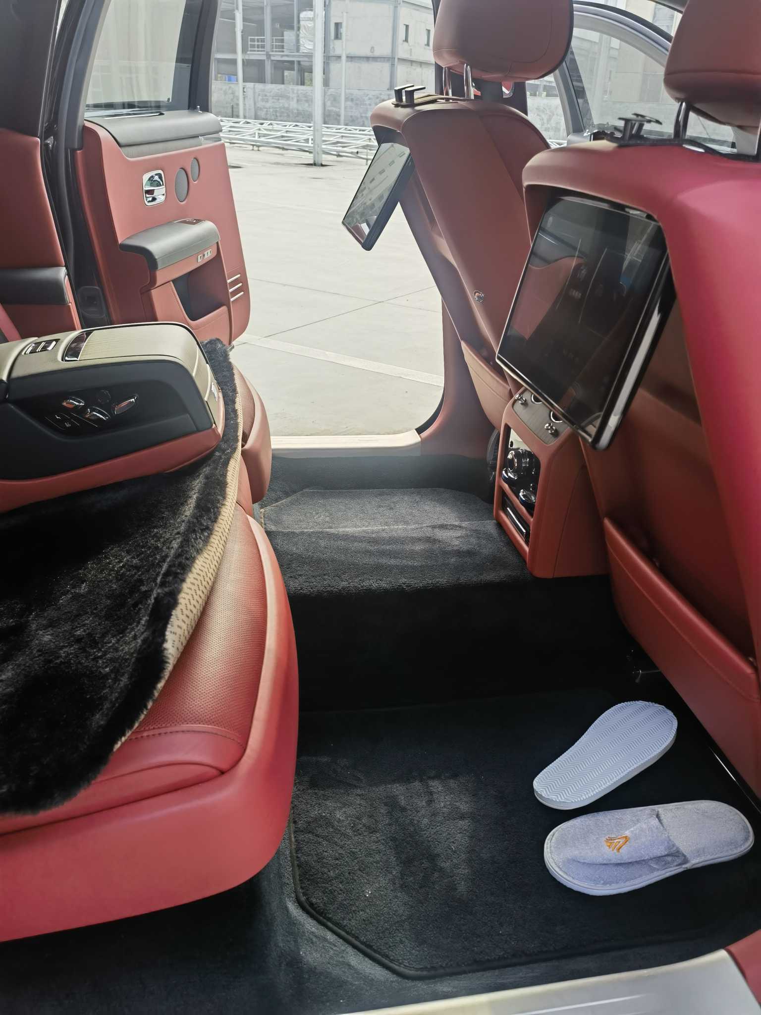 劳斯莱斯 古思特 2021 汽车图片 #5