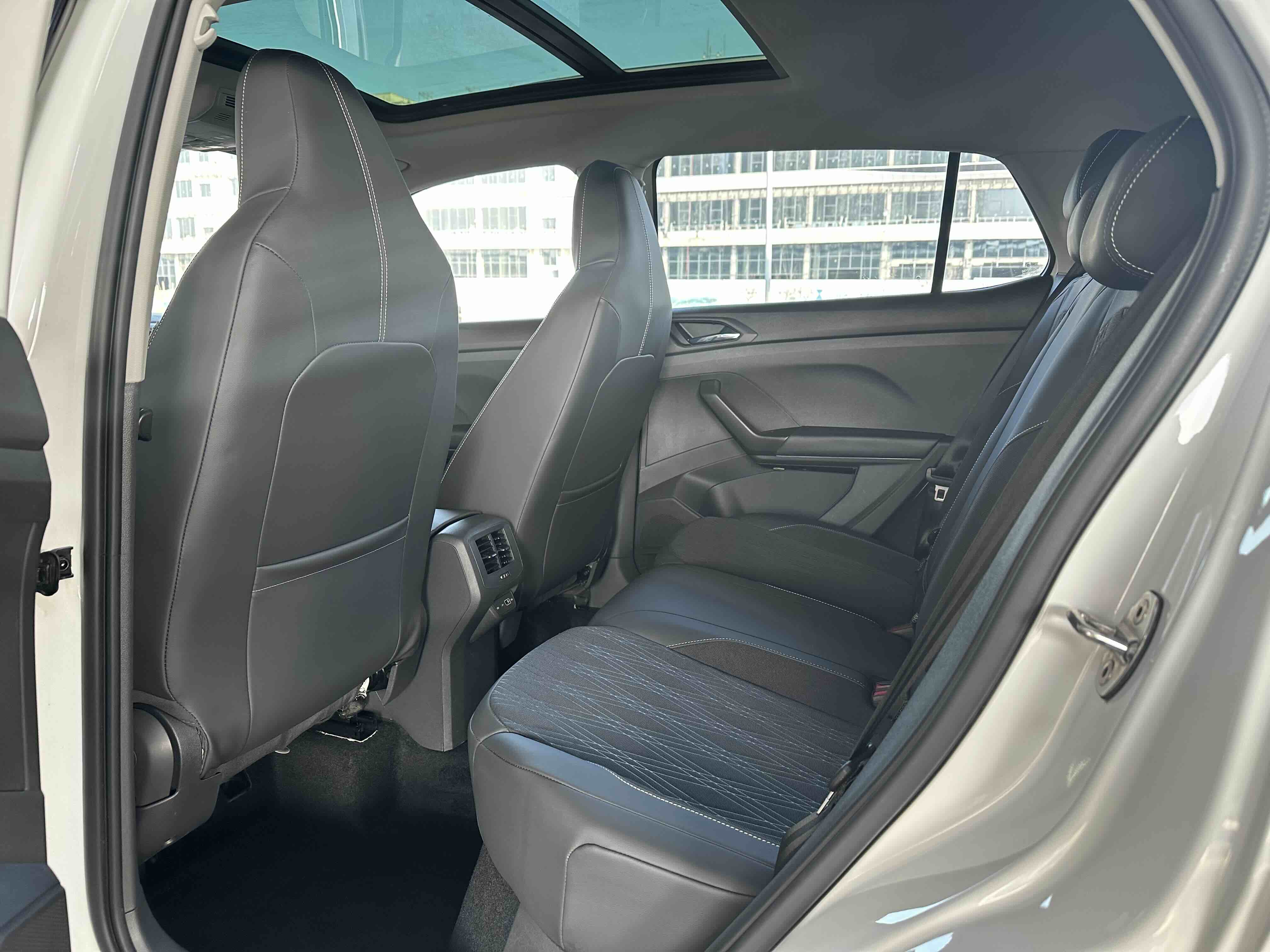 Volkswagen T-Cross 2021 #5 Volkswagen T-Cross 2021 car image #5