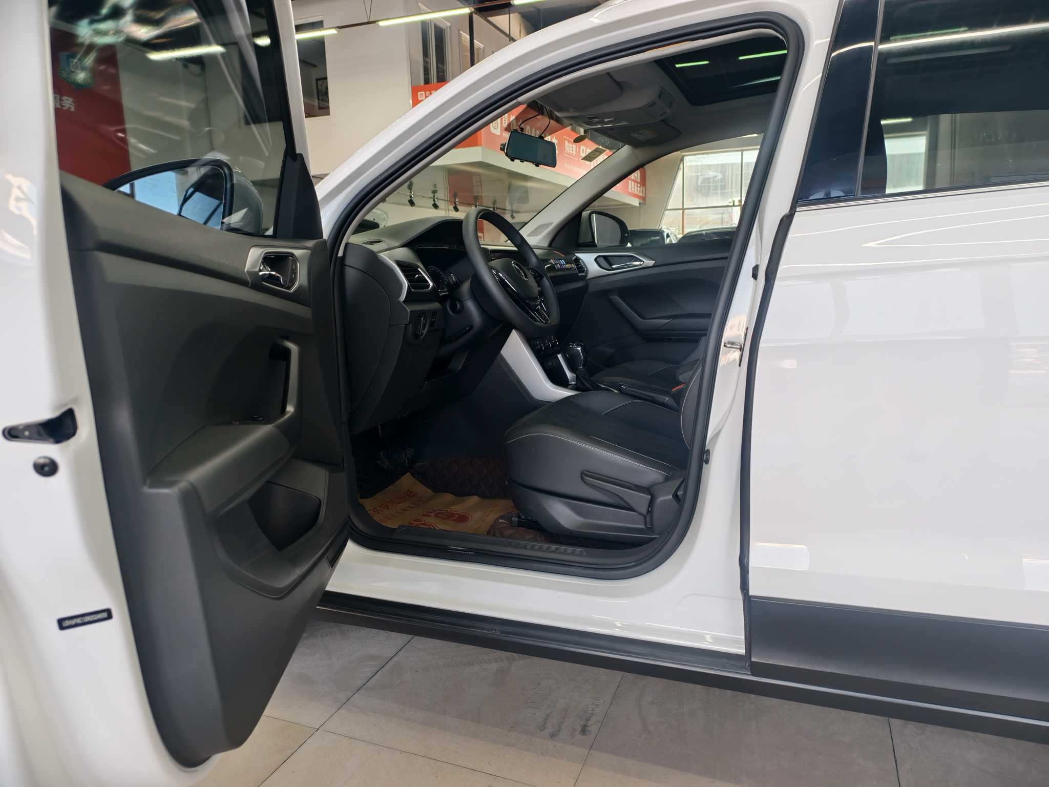 Volkswagen T-Cross 2021 #5 Volkswagen T-Cross 2021 car image #5